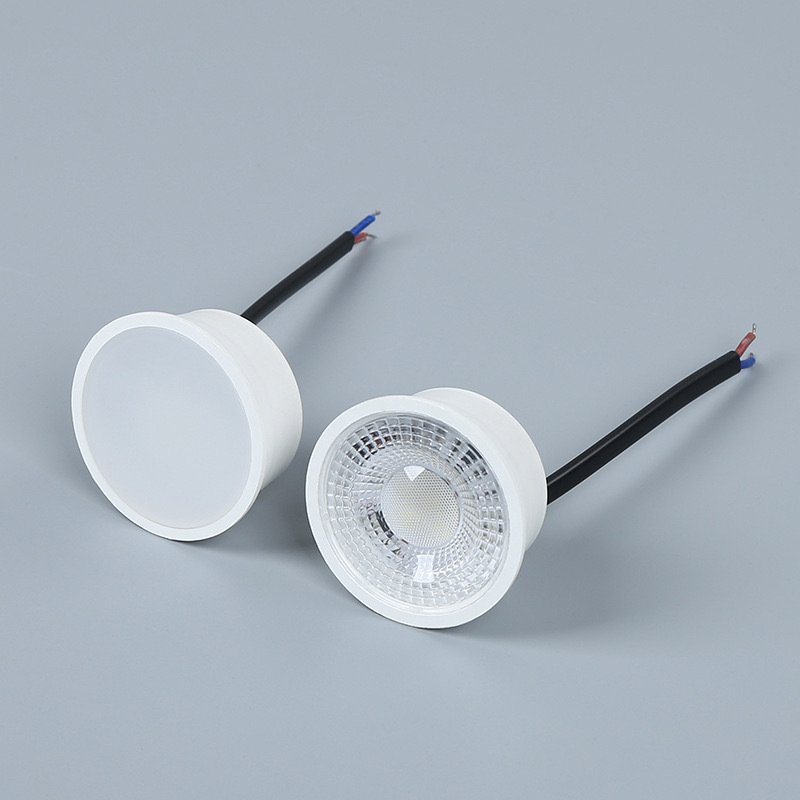 The new 7W wide-voltage, flicker-free, plastic-coated aluminum lamp cup, and pin-free small LED spotlight are suitable for use in shopping malls details Picture