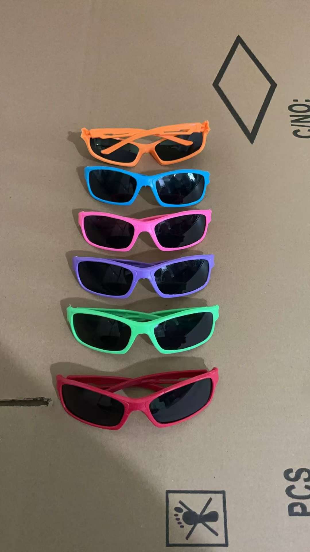 儿童太阳镜防紫外线时尚潮流眼镜男女童户外饰品轻便舒适细节图