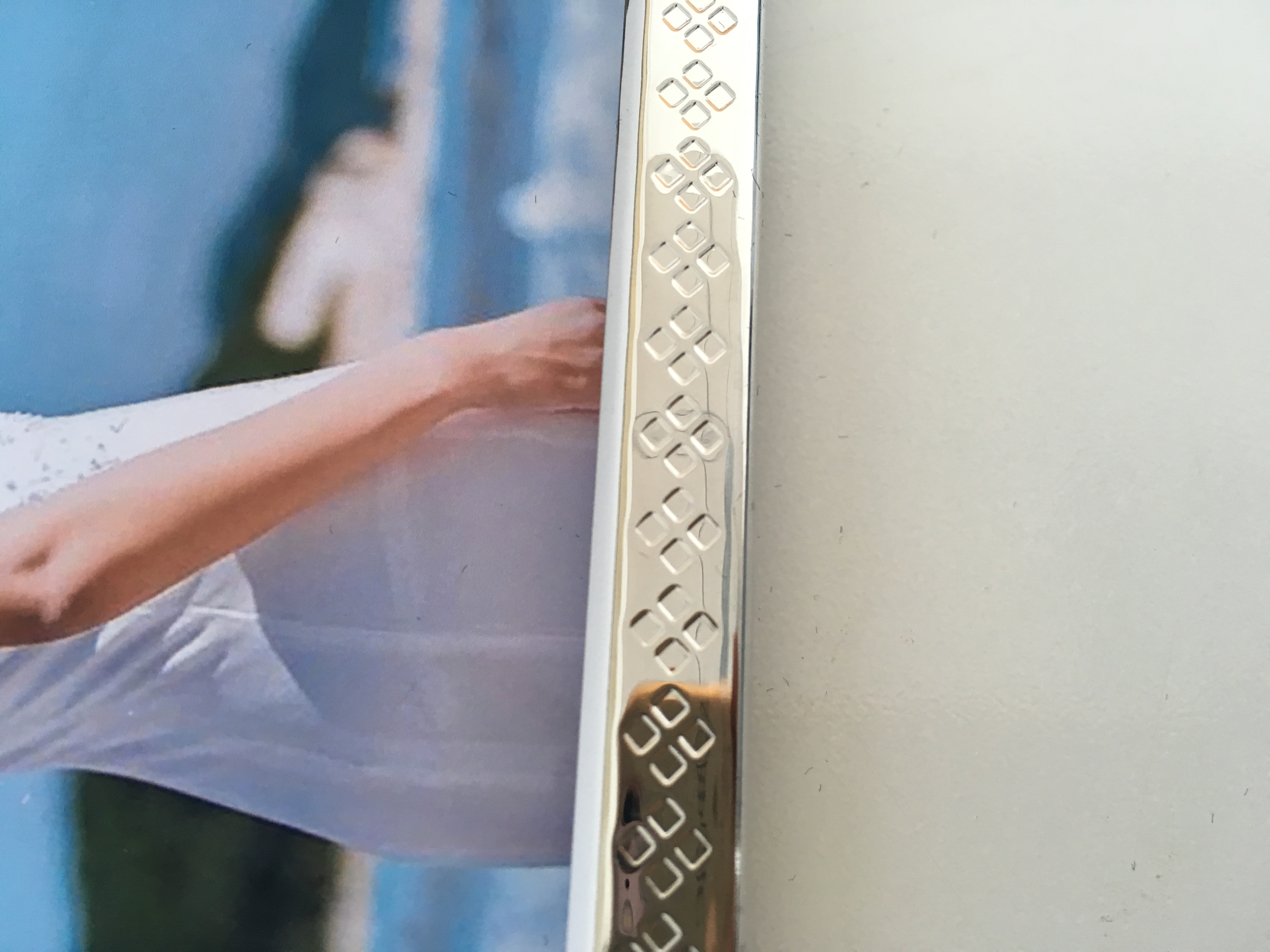 Yiwu Dawei Photo Frame DW-12019 Modern, simple, exquisite and classic metal photo frame Application Scenario