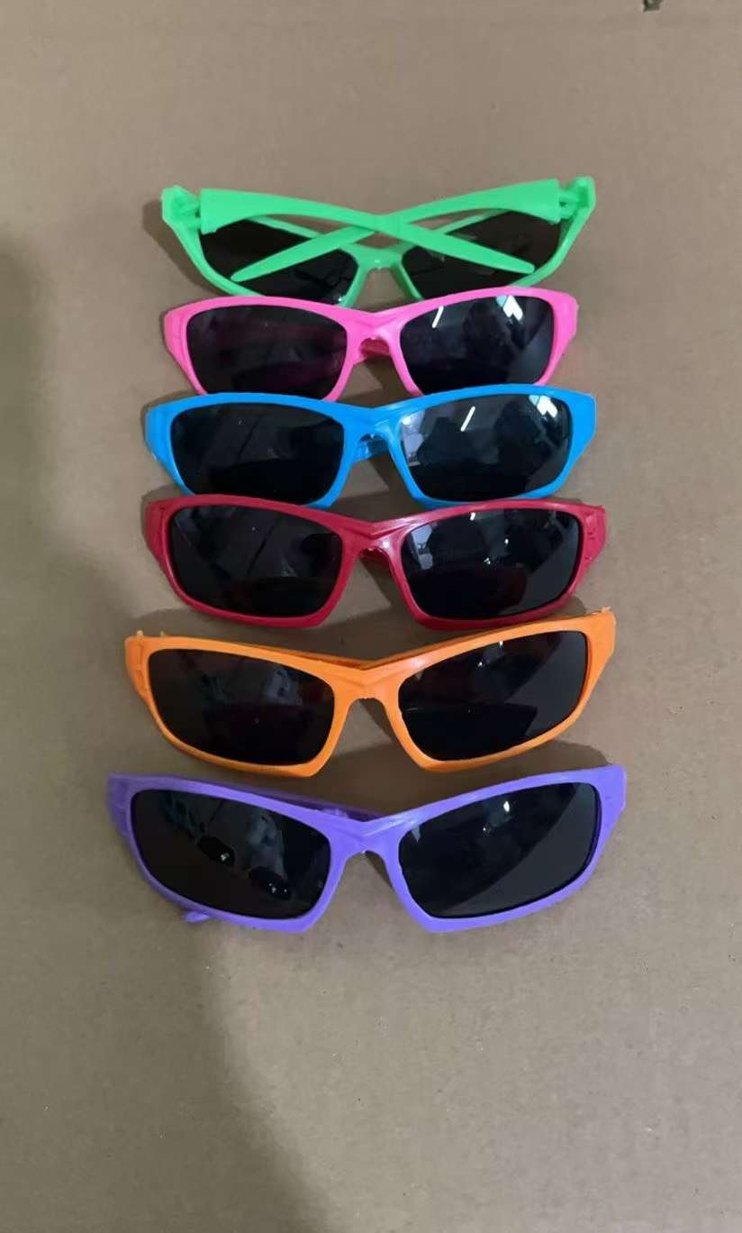 儿童太阳镜实物图