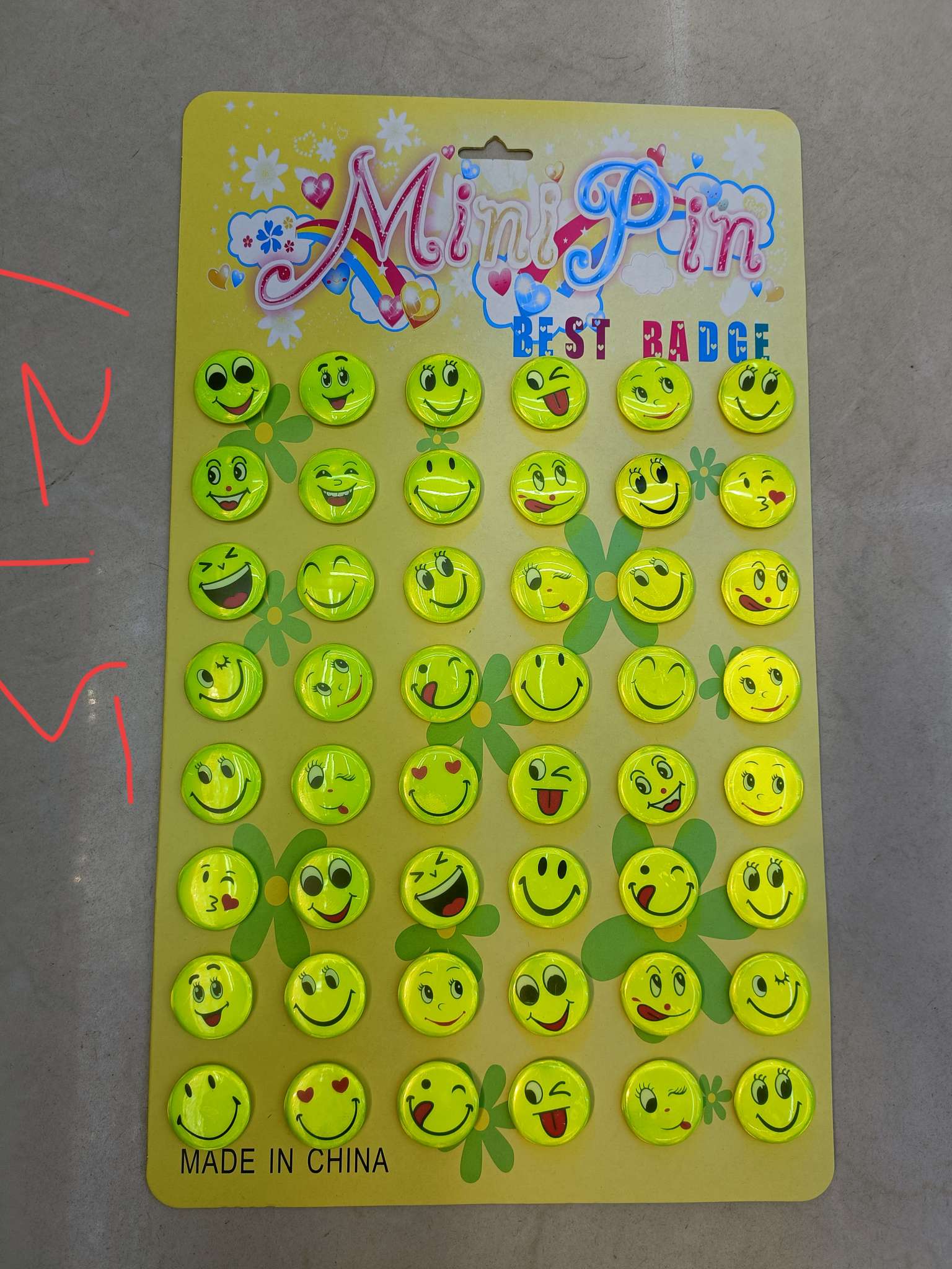 创意塑料工艺品树脂摆件网红灯招财猫风铃冰箱贴礼品家居装饰，胸章，古子，徽章，反光胸章，可以挂在衣服上的，包包上，裤子上。