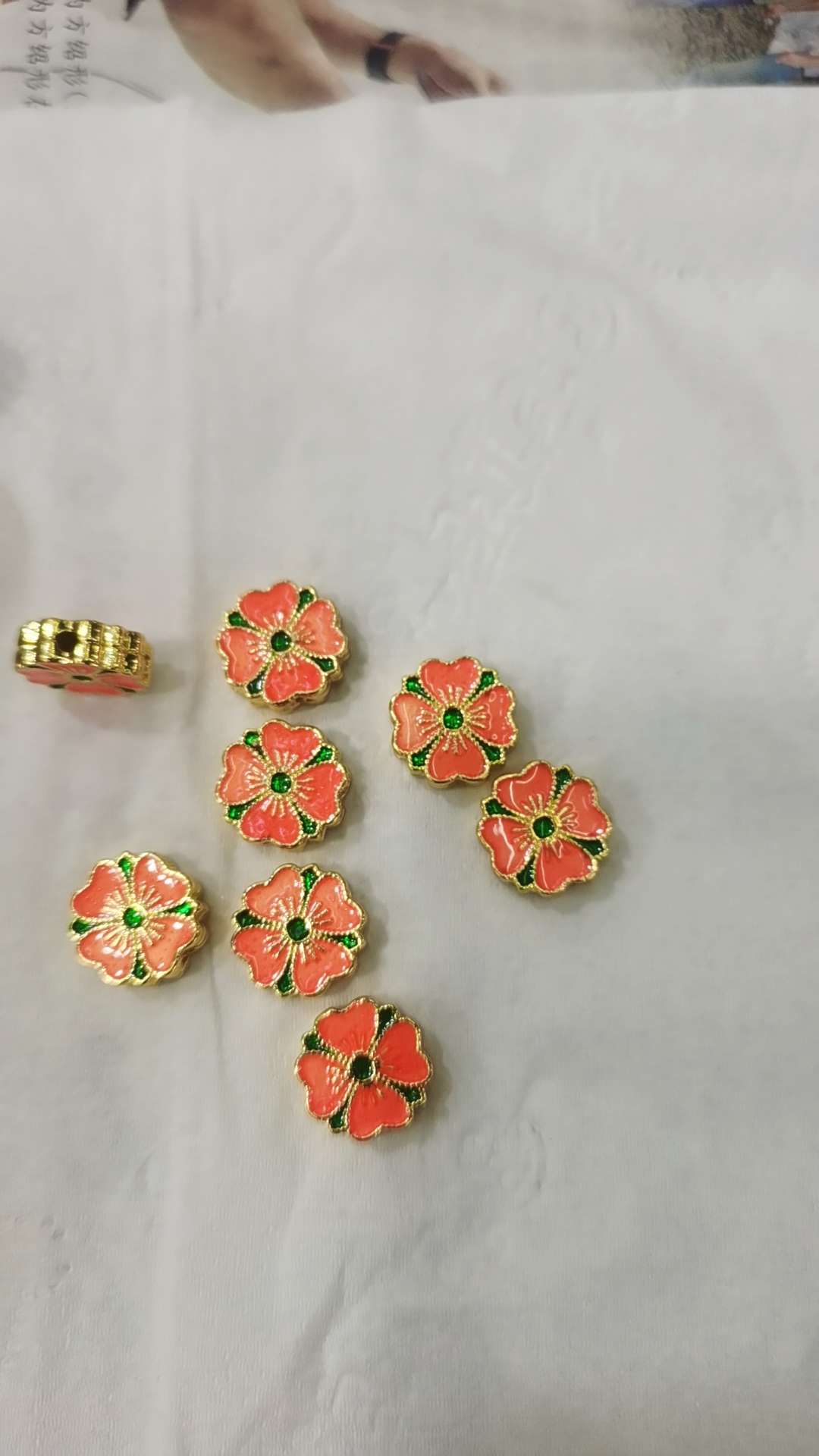 Copper accessory oil-dripping four-leaf clover Specification image