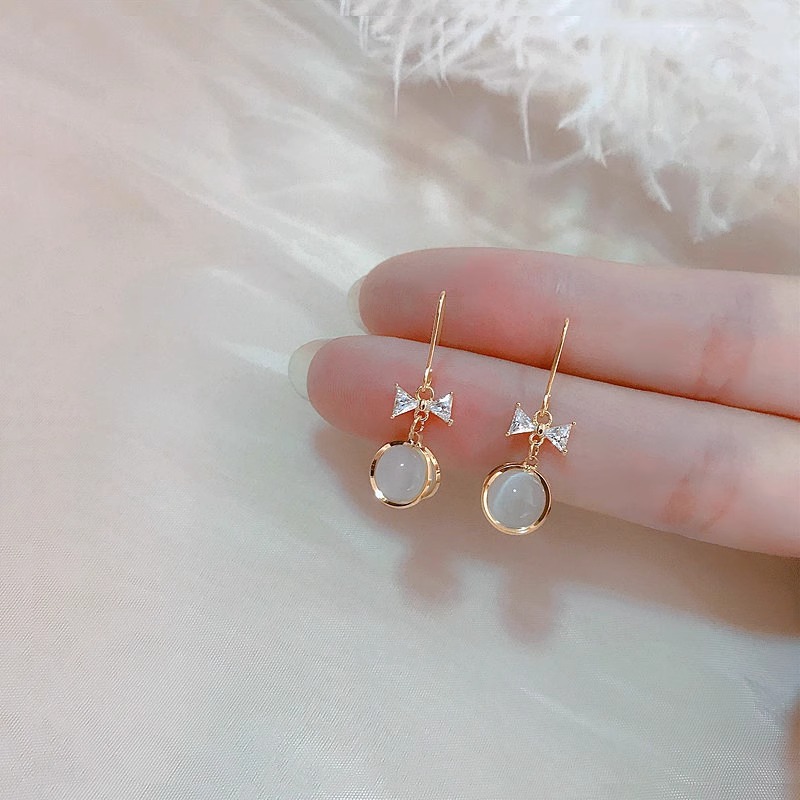 Xuhui brand Japanese and Korean small cat's eye stone earrings, ins style, high appearance level, zircon micro-inlaid bow ear hook earrings Specification drawing