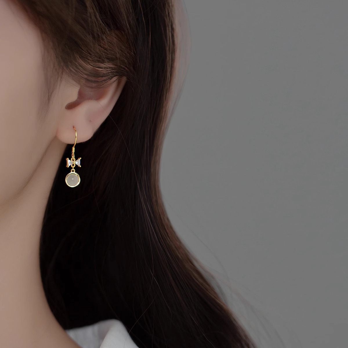 Xuhui brand Japanese and Korean small cat's eye stone earrings, ins style, high appearance level, zircon micro-inlaid bow ear hook earrings full figure