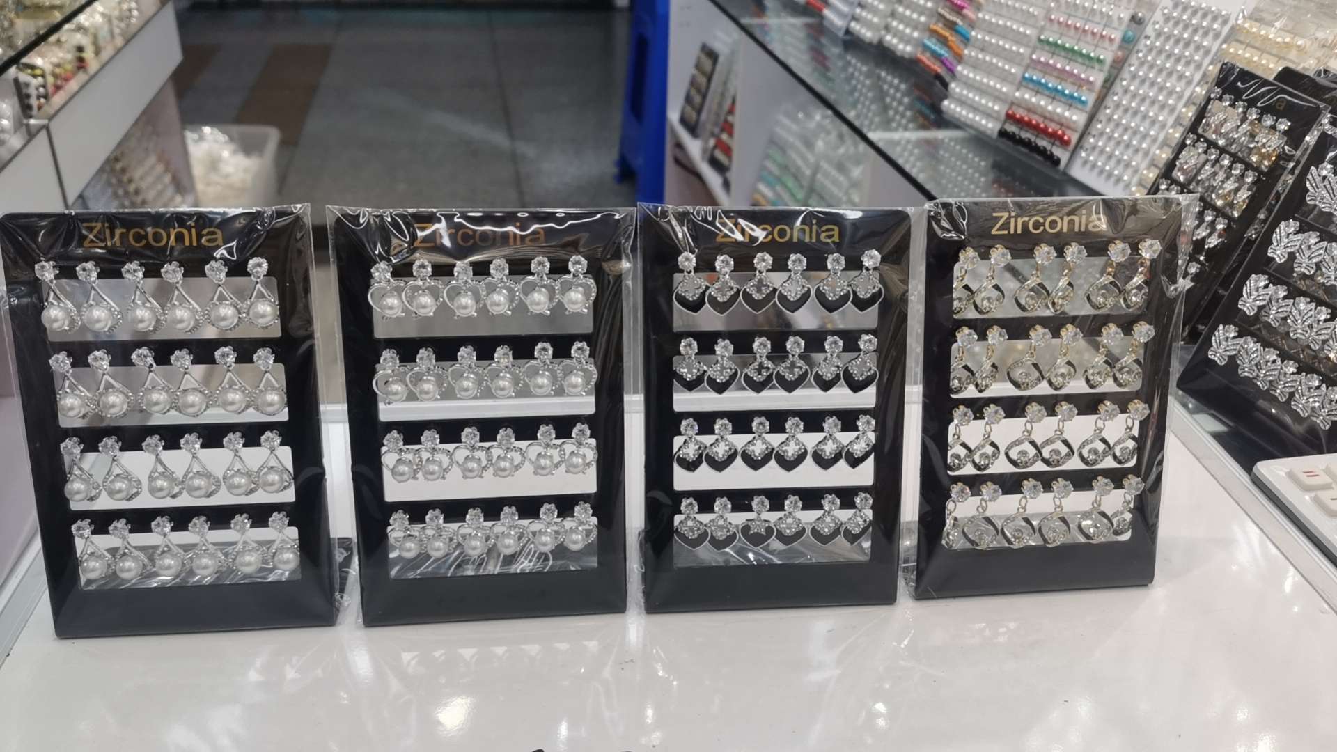 多钻耳钉亚克力耳饰精致耳针甜美风小巧饰品百搭大气女款