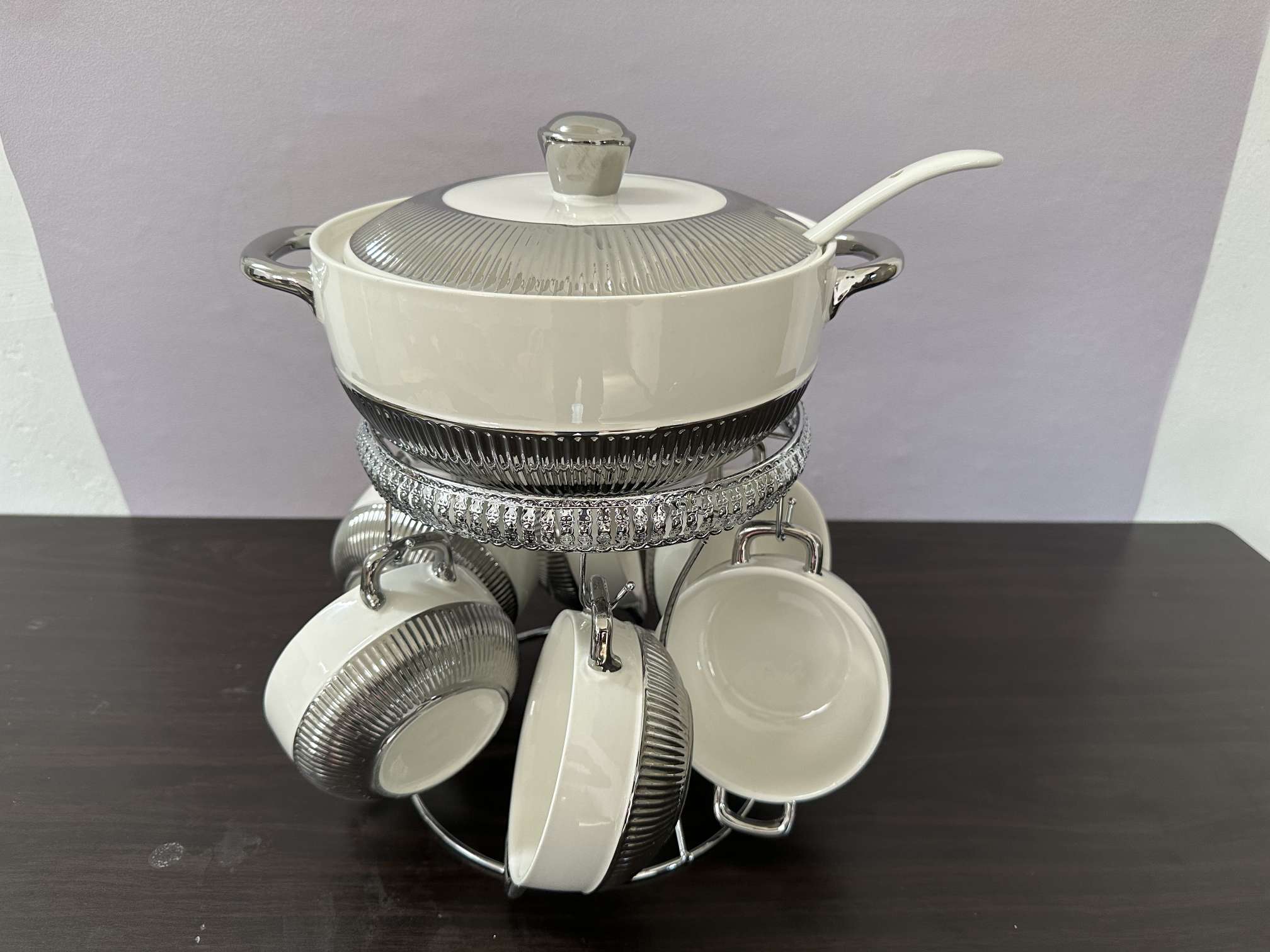 Ceramic soup pot set, gold-plated soup pot, new style soup pot. Application Scenario