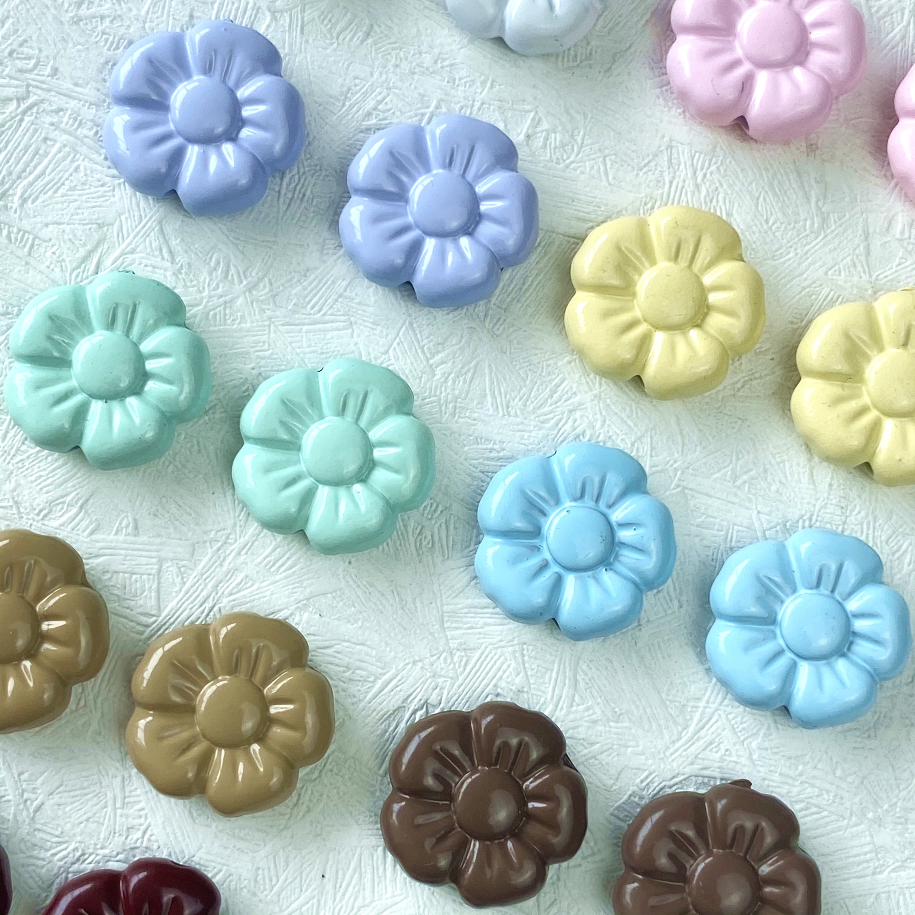 Alloy chubby small flower straight hole creative diy/ Raw materials for making bracelet pendants, keychains, car pendants, accessories and ornaments details Picture