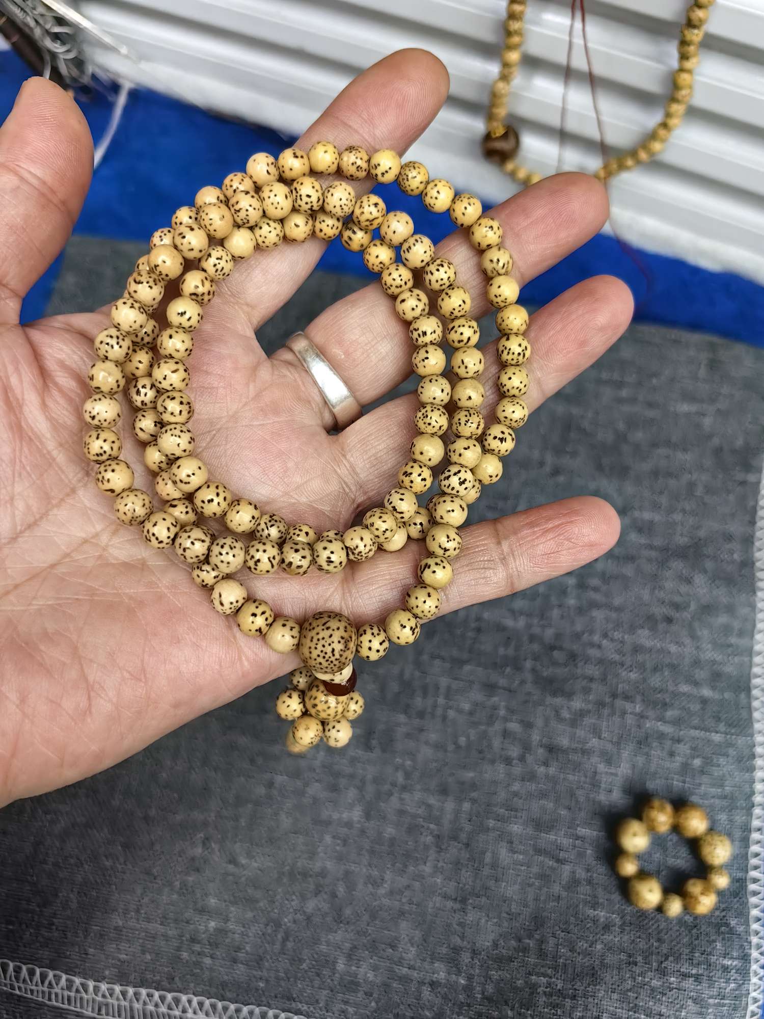108 original ecological star and moon bead golden seeds from Hainan, dry-ground round beads for the first lunar month without degreasing, star and moon cultural and artistic bracelets detail image 4