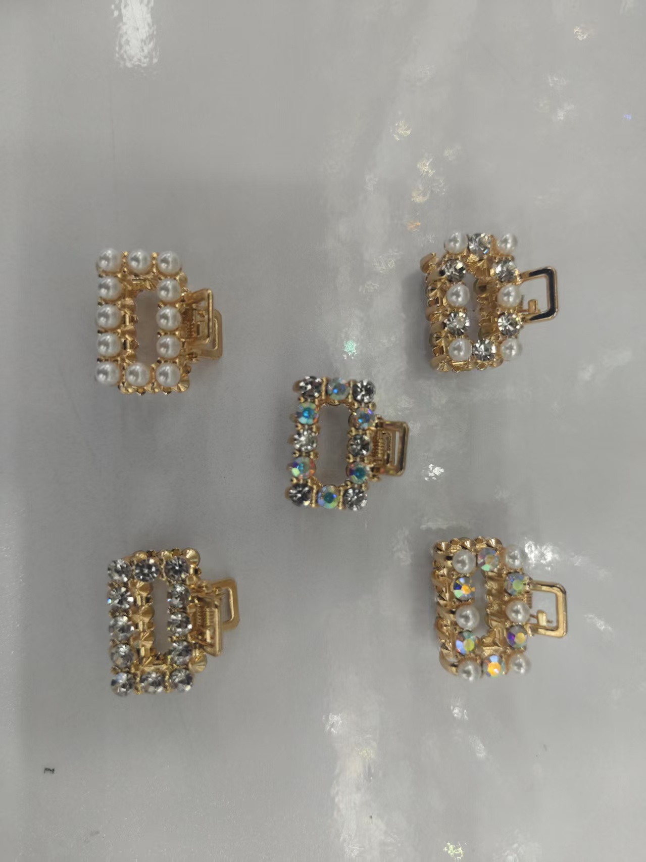 Acrylic children's hair accessory gripper, fashionable and cute hair clip, multi-functional portable styling accessory Specification image