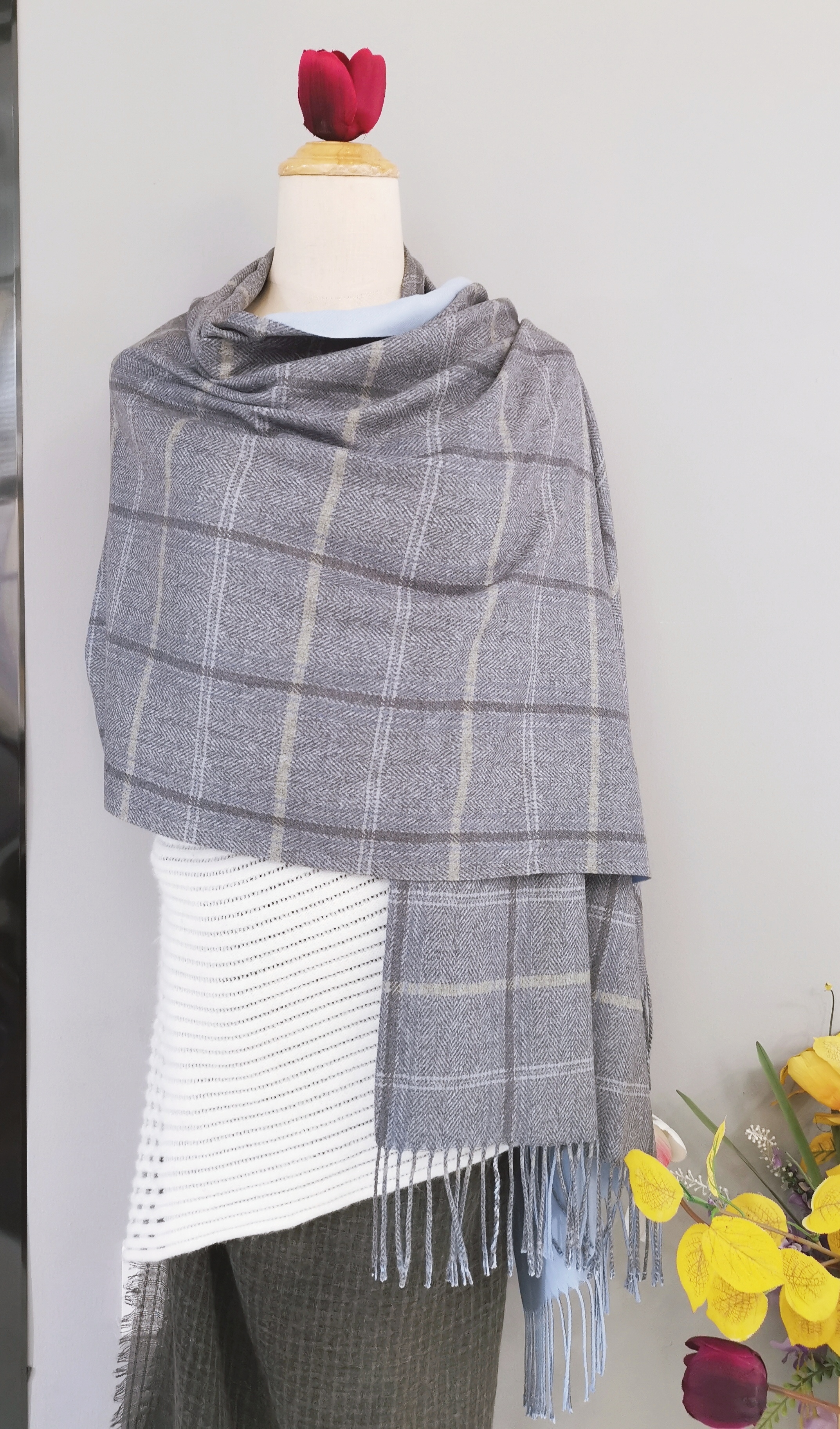 2025最新款亚马逊畅销外贸涤棉数码印花双面围巾长巾格子女款长款穆斯林头巾优雅流苏披肩详情2