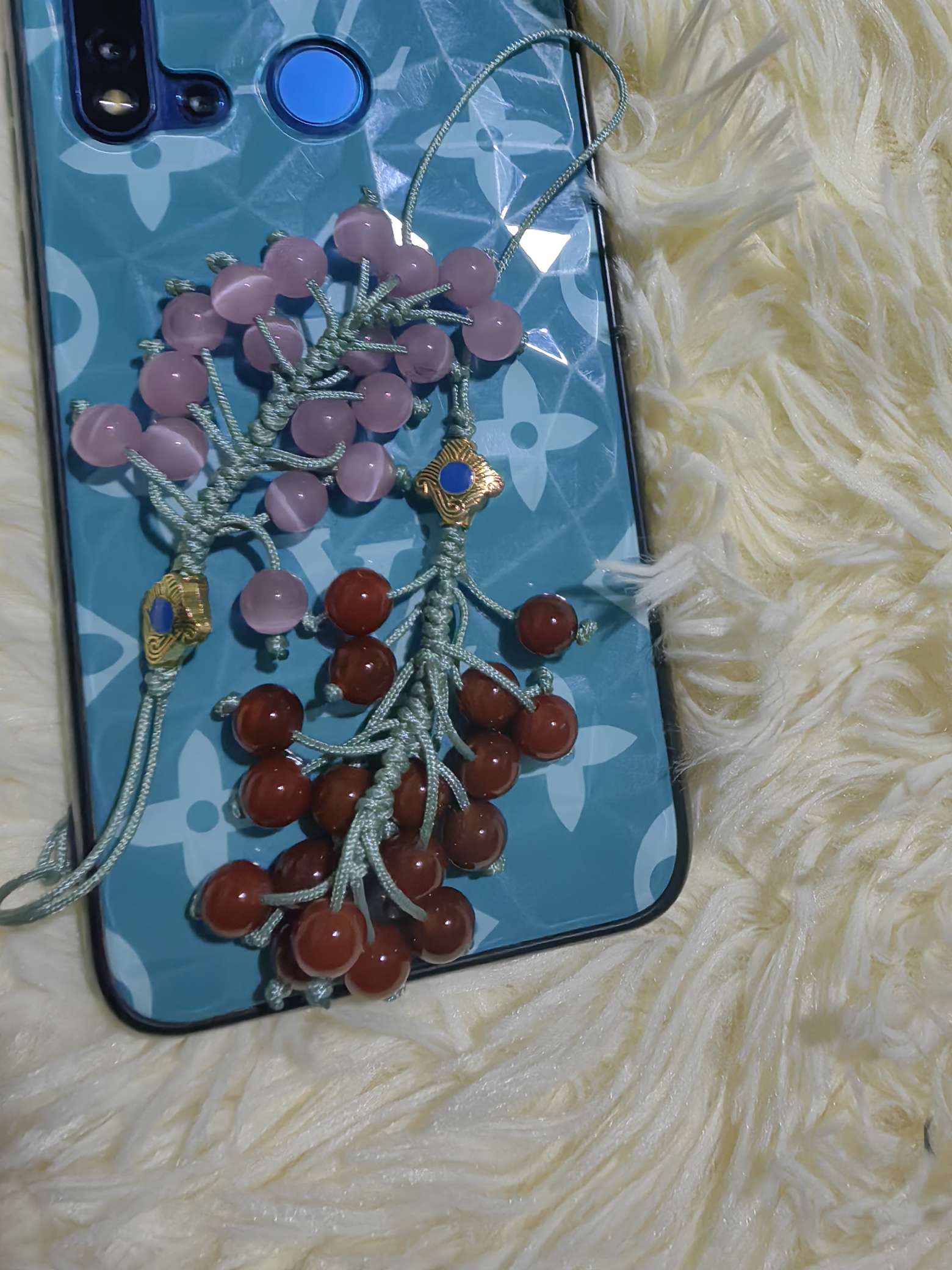 Red agate grape phone chain, pink cat's eye grape phone chain, with multiple functions for hanging Application Scenario