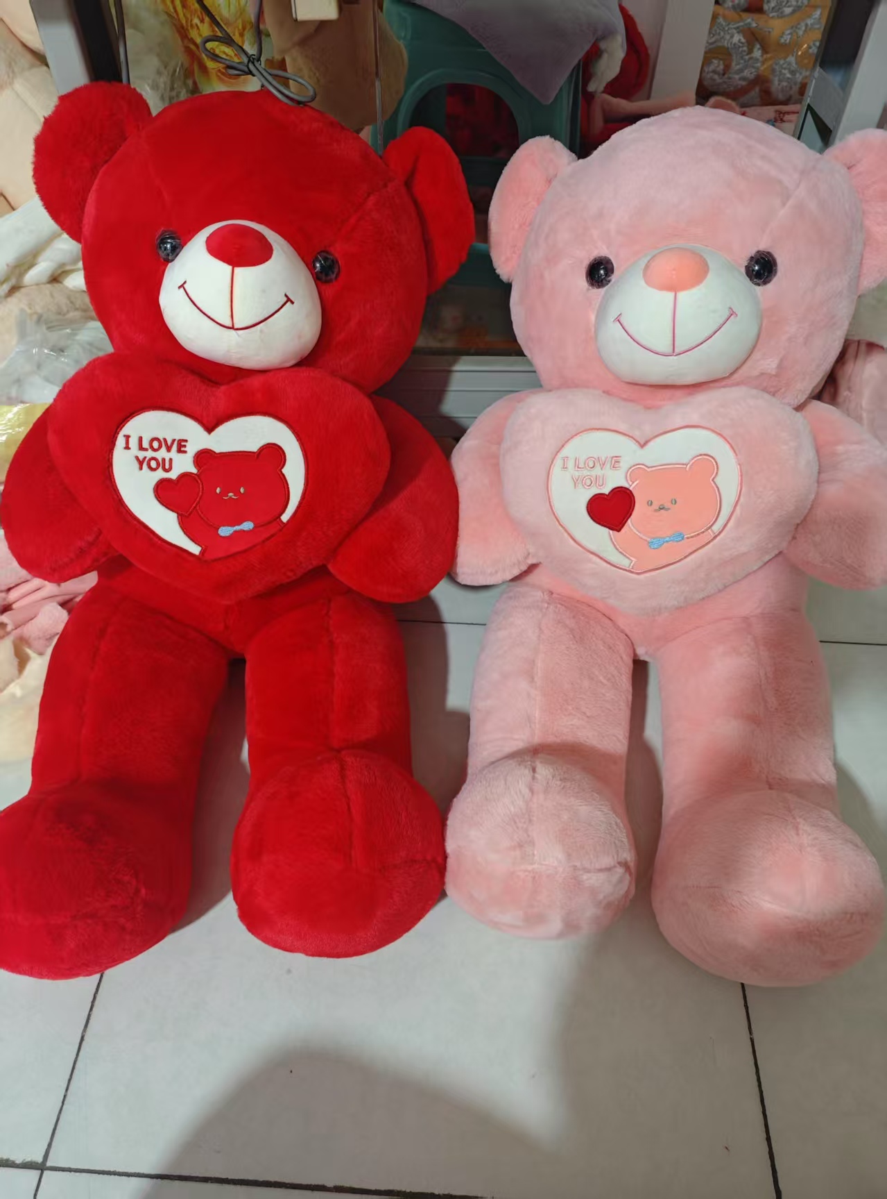 Valentine's Day heart-hugging bear doll Specification image
