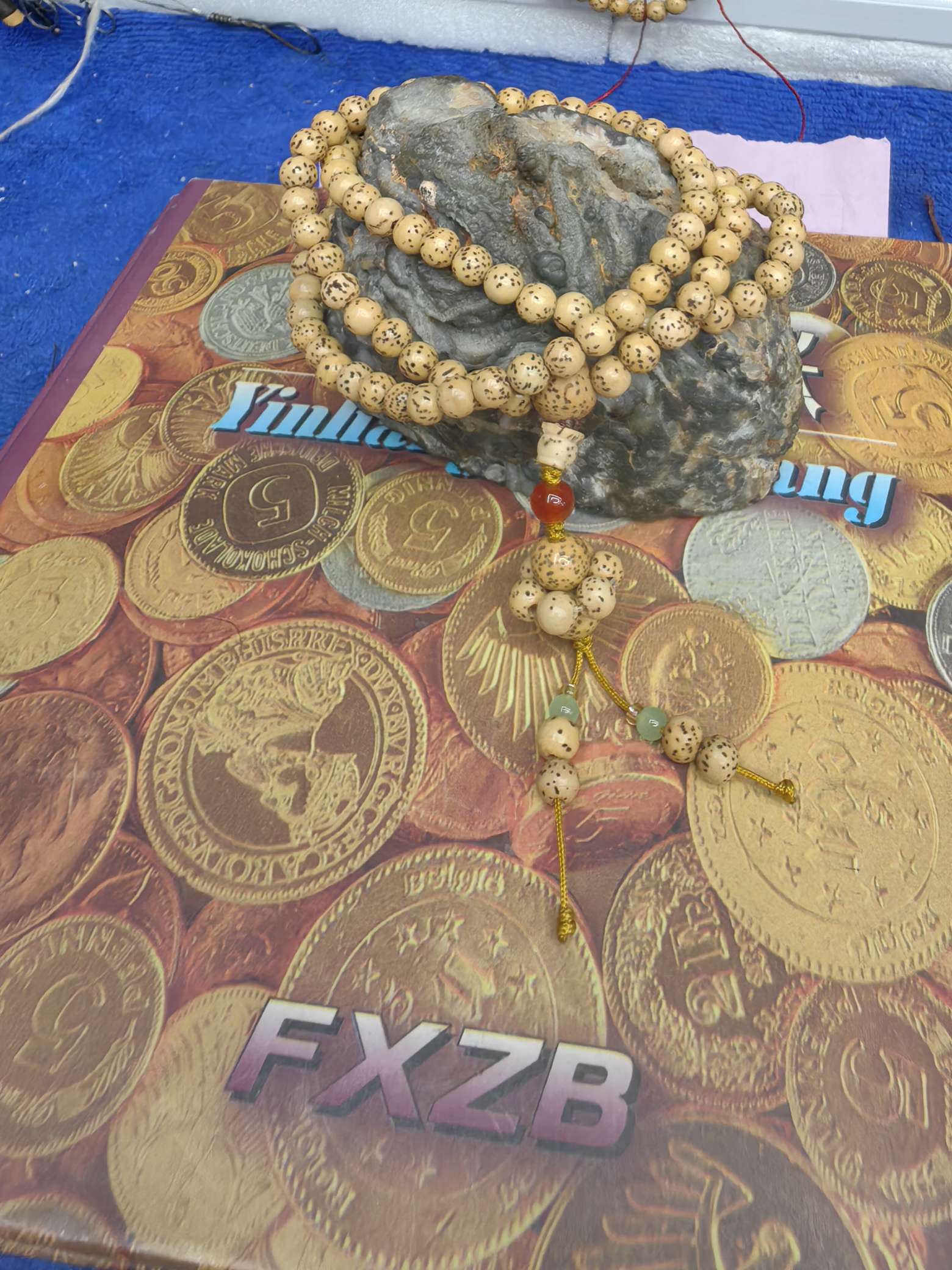 108 original ecological star and moon bead golden seeds from Hainan, dry-ground round beads for the first lunar month without degreasing, star and moon cultural and artistic bracelets detail image 6