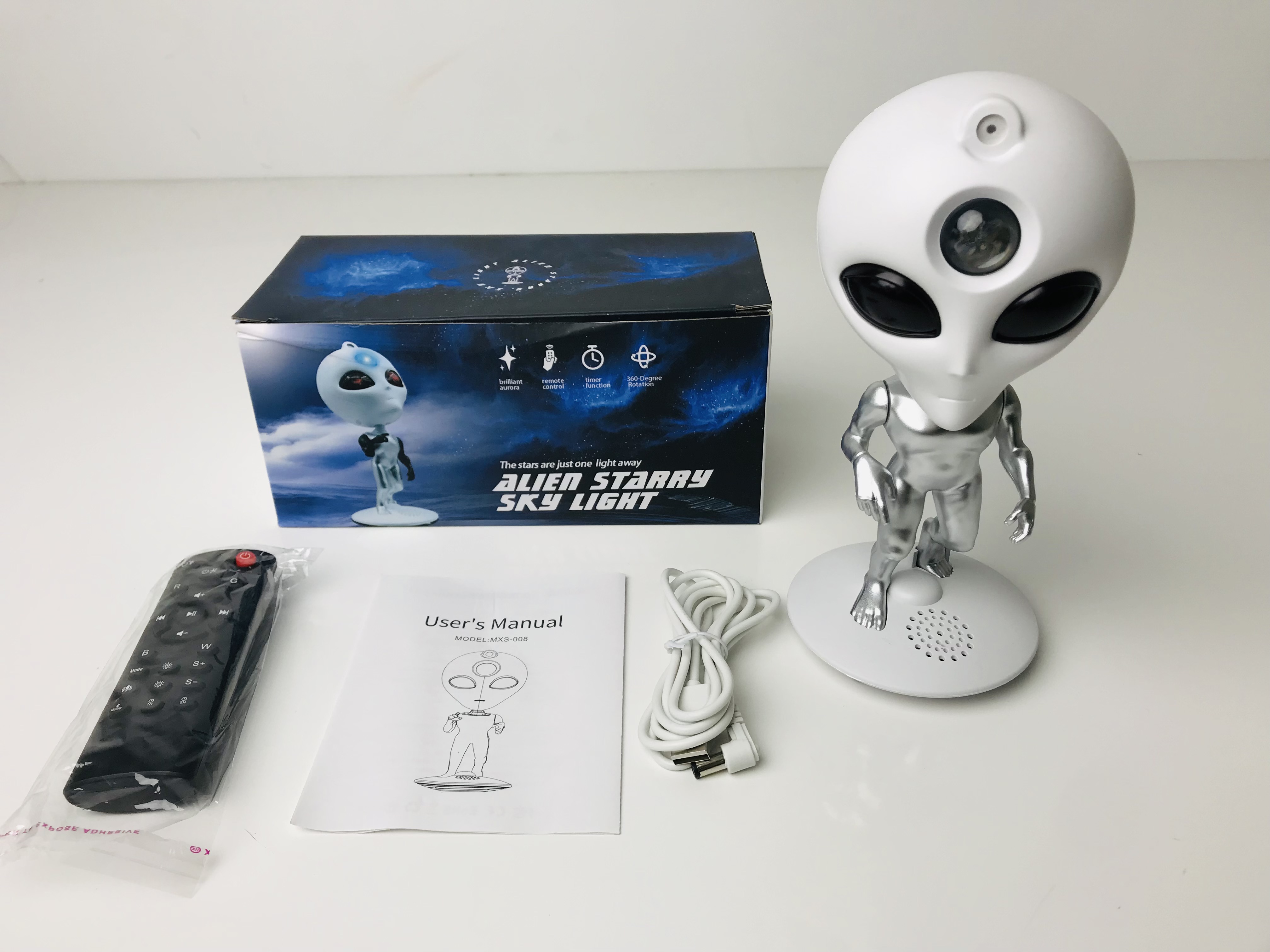 Cross-border new alien starry sky projection light, creative astronaut smart Bluetooth speaker with recording and playback function, starry sky light with white noise, children's gift, birthday car ornament, decorative atmosphere, laser night light projector full figure