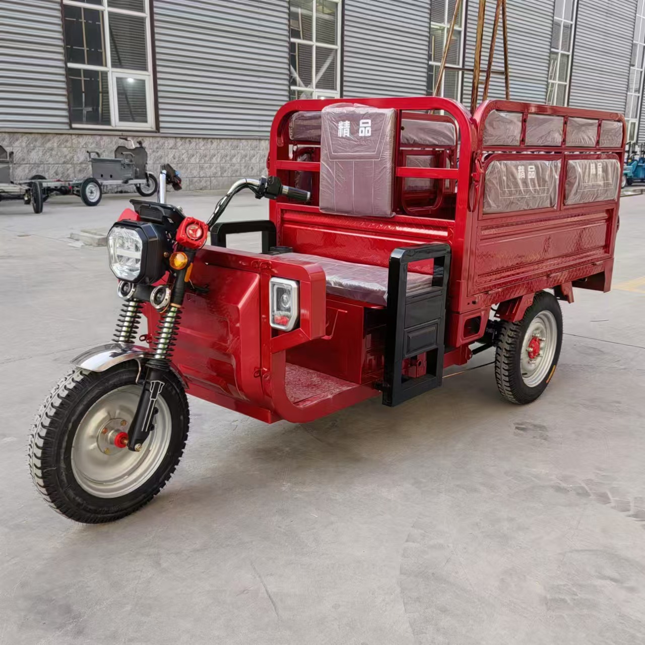 摩托三轮车  农用三轮车载货三轮车  150CC  200CC 250CC 300CC动力摩托车 家用摩托三轮 产品图