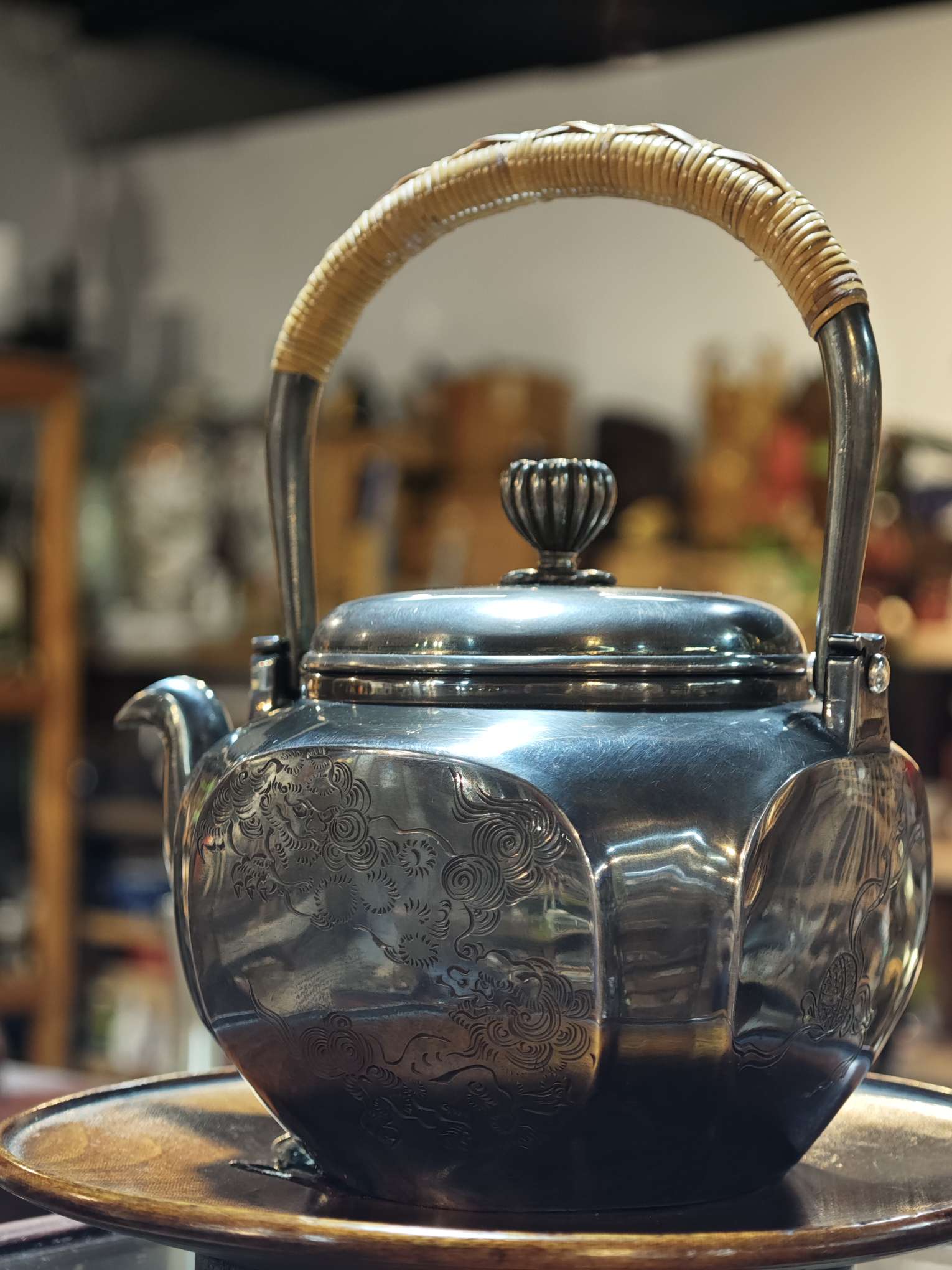 Silver kettles, water kettles and handle kettles made by the renowned Japanese artist Ikuma details Picture