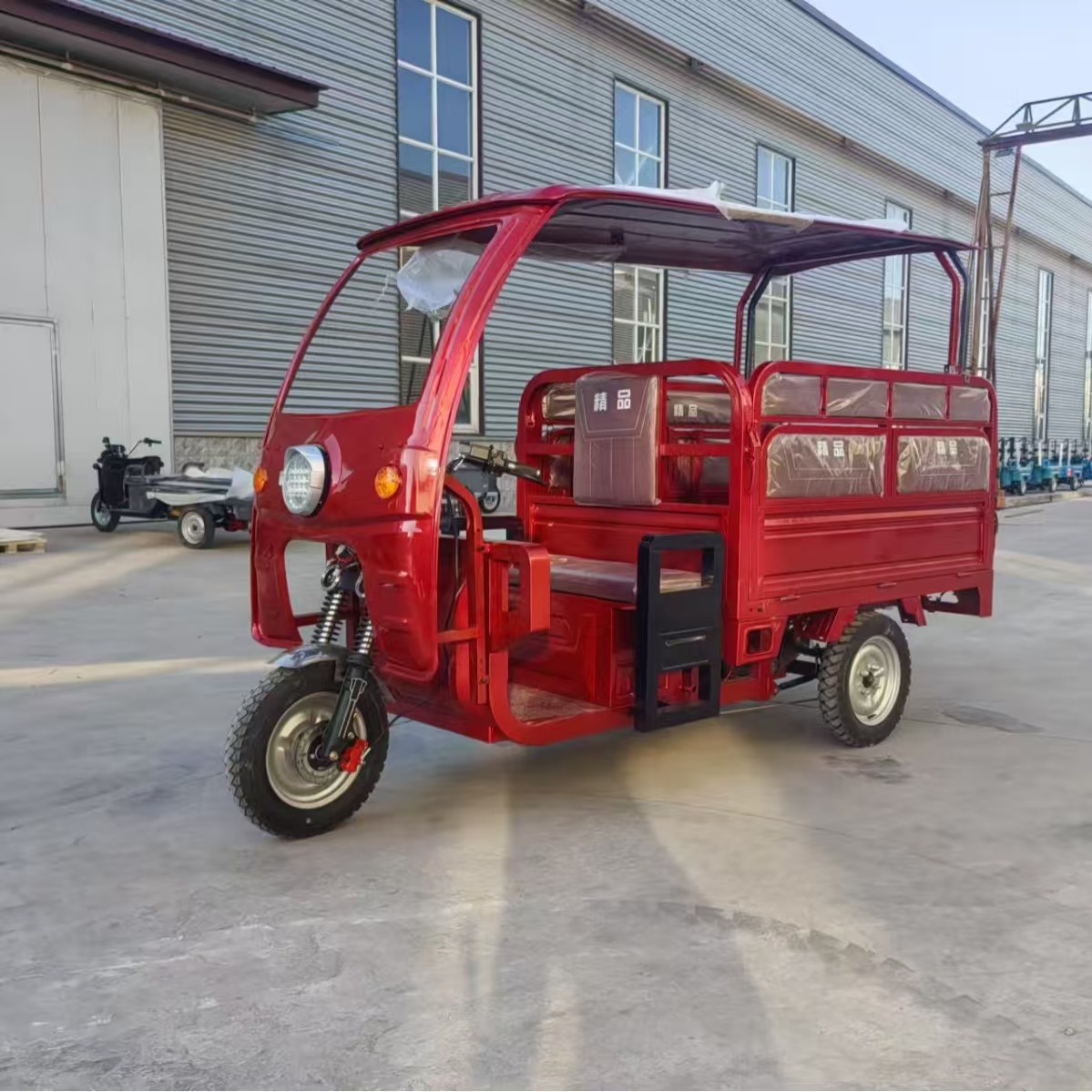 摩托三轮车  农用三轮车载货三轮车  150CC  200CC 250CC 300CC动力摩托车 家用摩托三轮 白底实物图