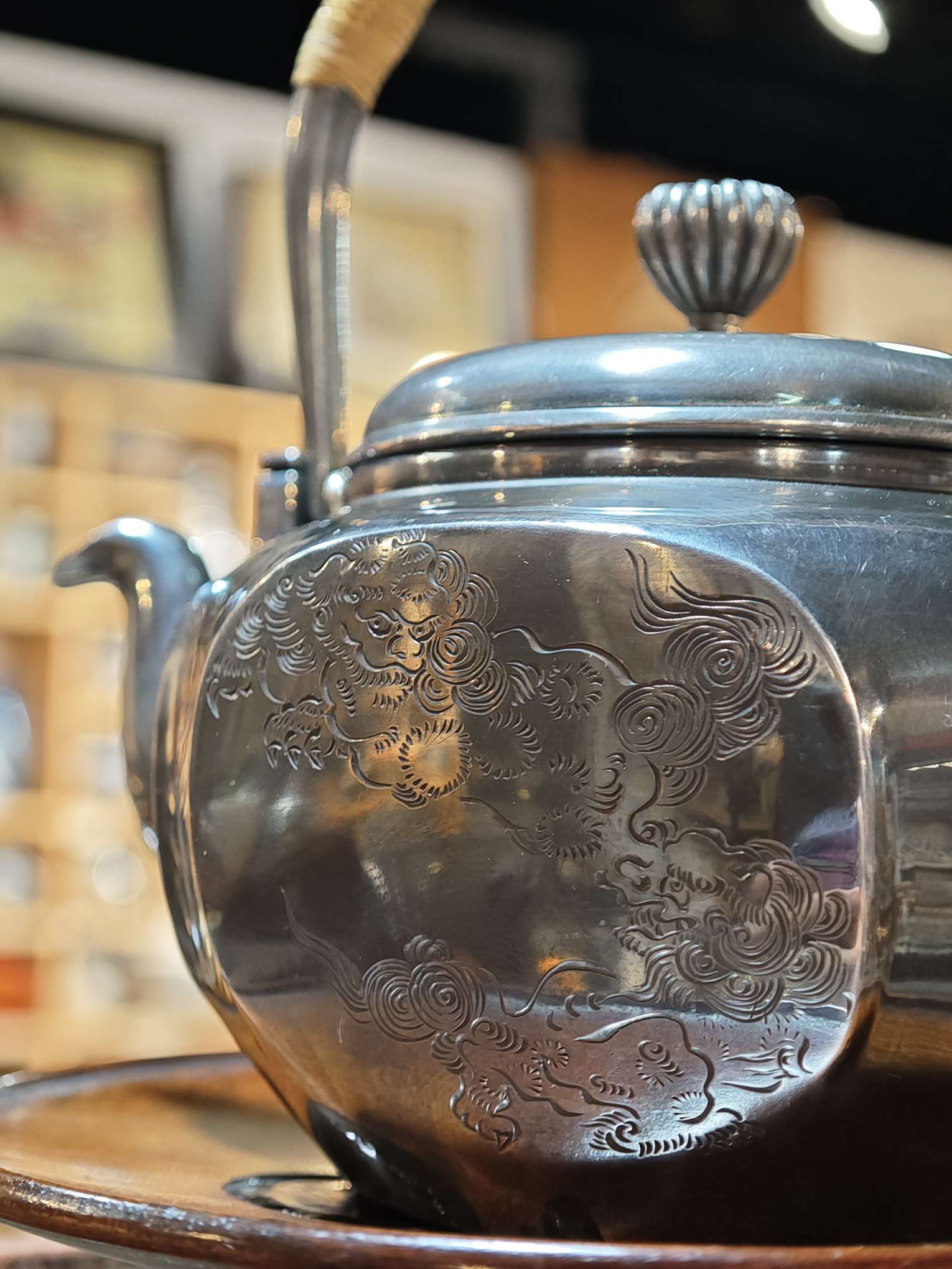 Silver kettles, water kettles and handle kettles made by the renowned Japanese artist Ikuma Item Picture