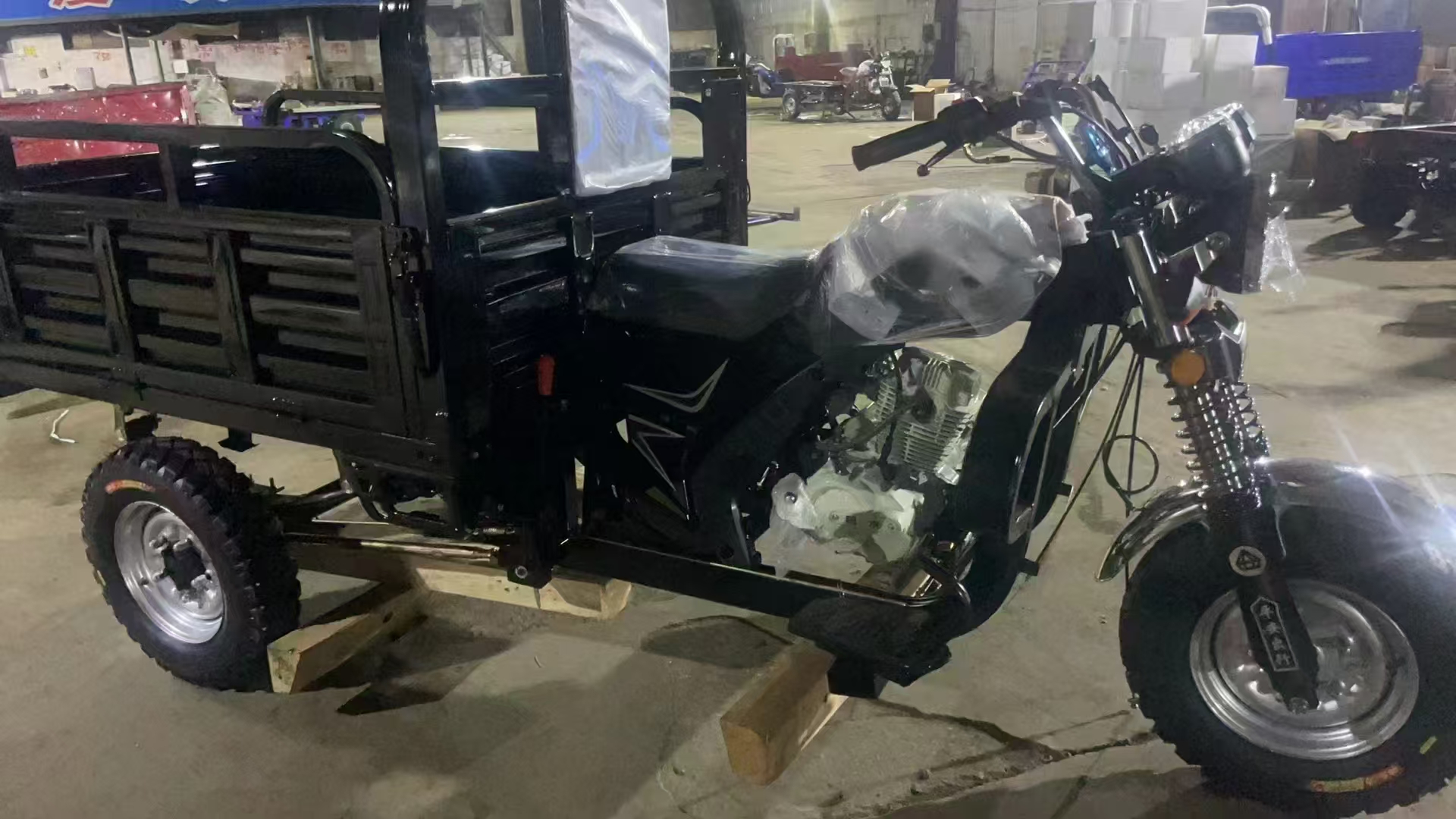 摩托三轮车  农用三轮车  载货三轮车  150CC  200CC 250CC 300CC 动力摩托车 家用摩托三轮 细节图