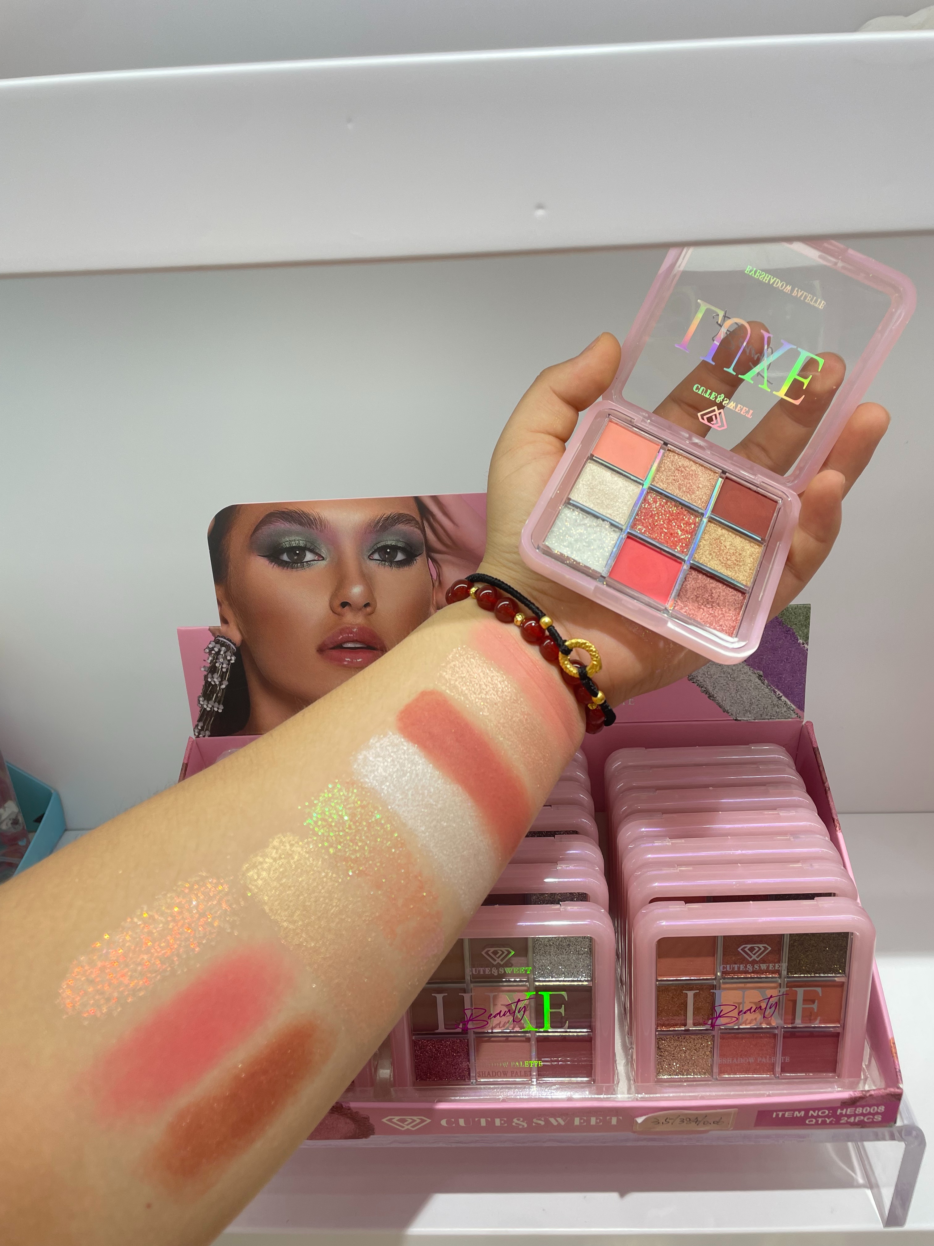 HSM factory store direct sales eyeshadow powder fine texture Eyeshadow cost performance is not the price, but the details, high-end feel and daily makeup effect pic 3