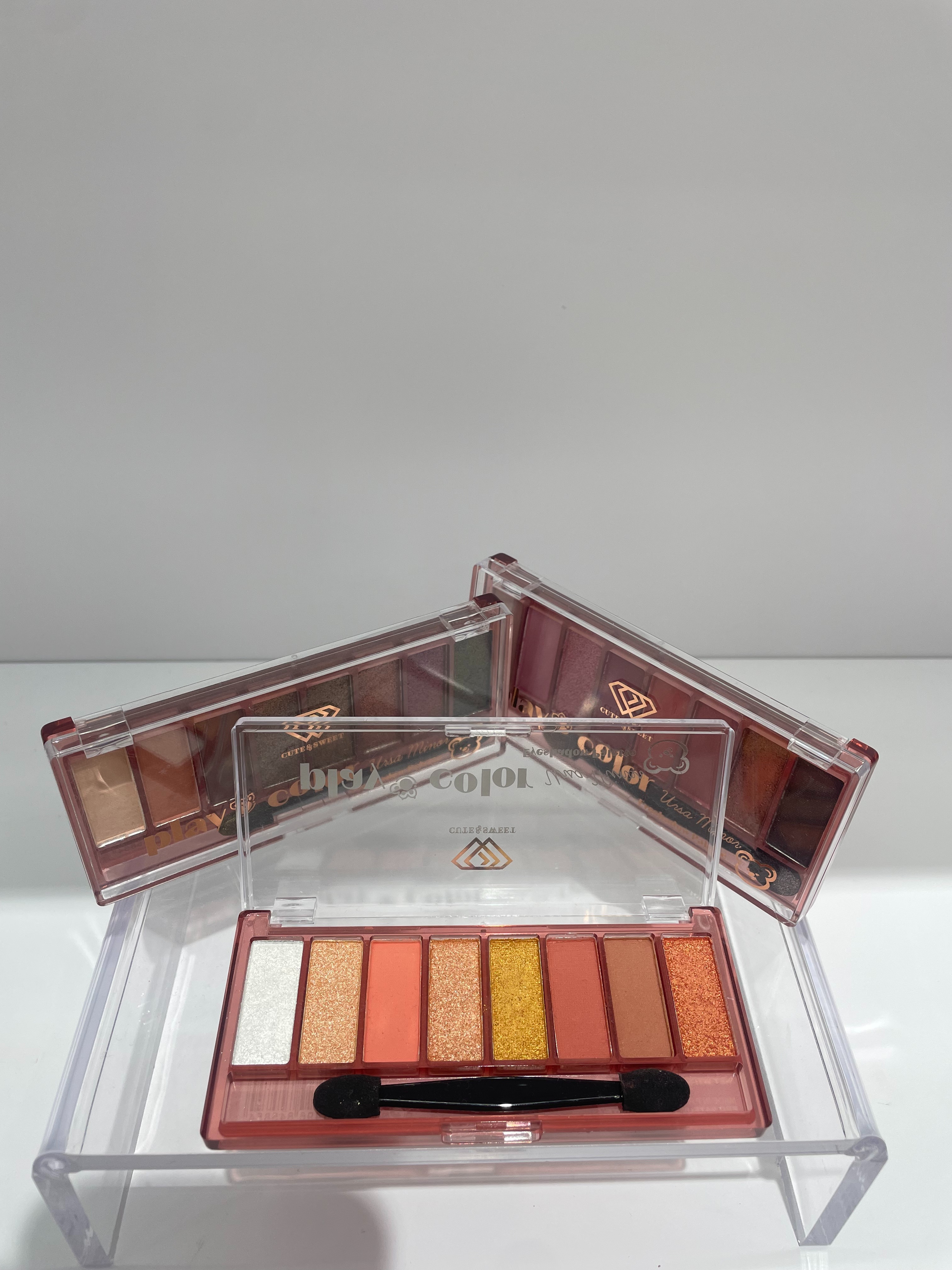 The HSM factory store's delicate texture eyeshadow blends seamlessly with just one touch. The smooth and unobstructed soft mist color highlights the focal point of the cosmetics and makeup Specification image