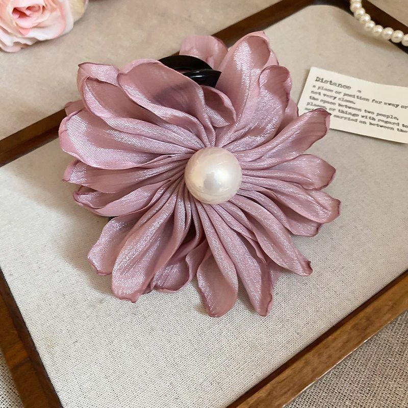 The new fabric flower pearl hair clip is fresh, gentle and sweet in summer. The shark clip is an ins high-end and elegant hair accessory detail image 3