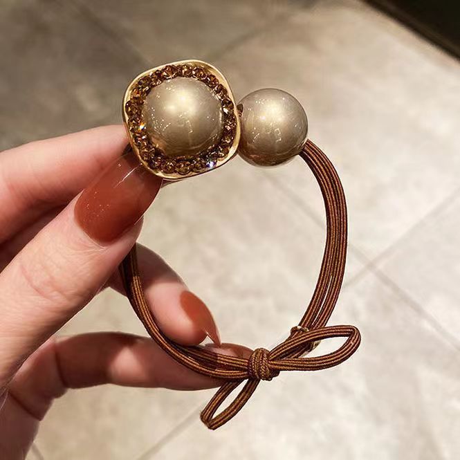 The new minimalist ins water diamond hair tie from Dongdaemun Pearl in South Korea is the same as the high-end bun hair tie that has become a hit. It is exquisite Item Picture