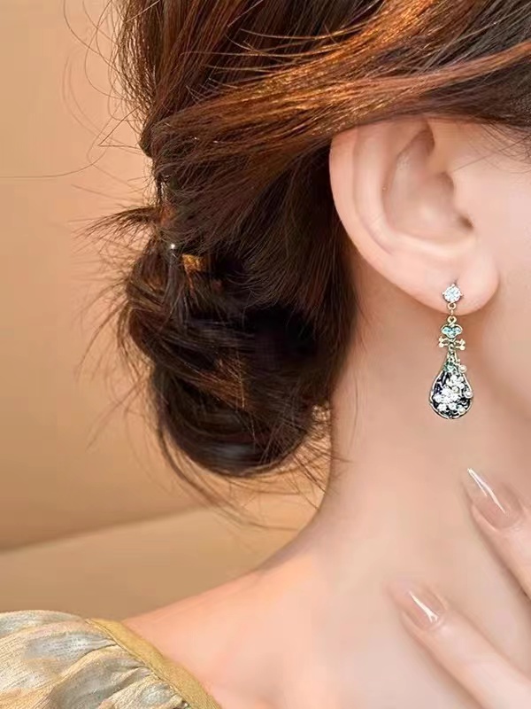 复古2025年新款爆款新中式蓝色琵琶耳钉旗袍耳环高盛饰品产品图