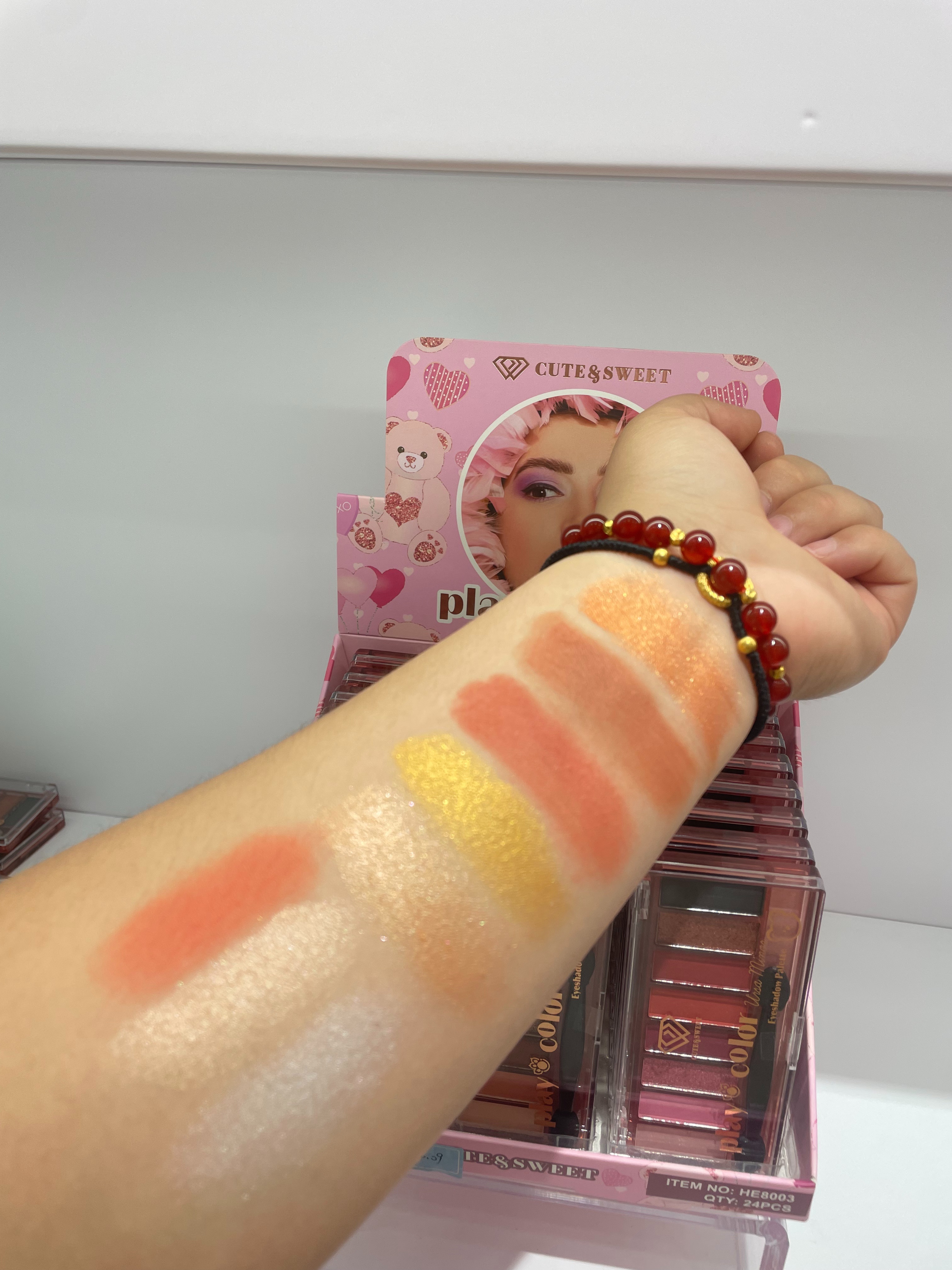 The HSM factory store's delicate texture eyeshadow blends seamlessly with just one touch. The smooth and unobstructed soft mist color highlights the focal point of the cosmetics and makeup pic 6