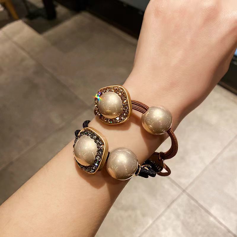 The new minimalist ins water diamond hair tie from Dongdaemun Pearl in South Korea is the same as the high-end bun hair tie that has become a hit. It is exquisite detail image 8