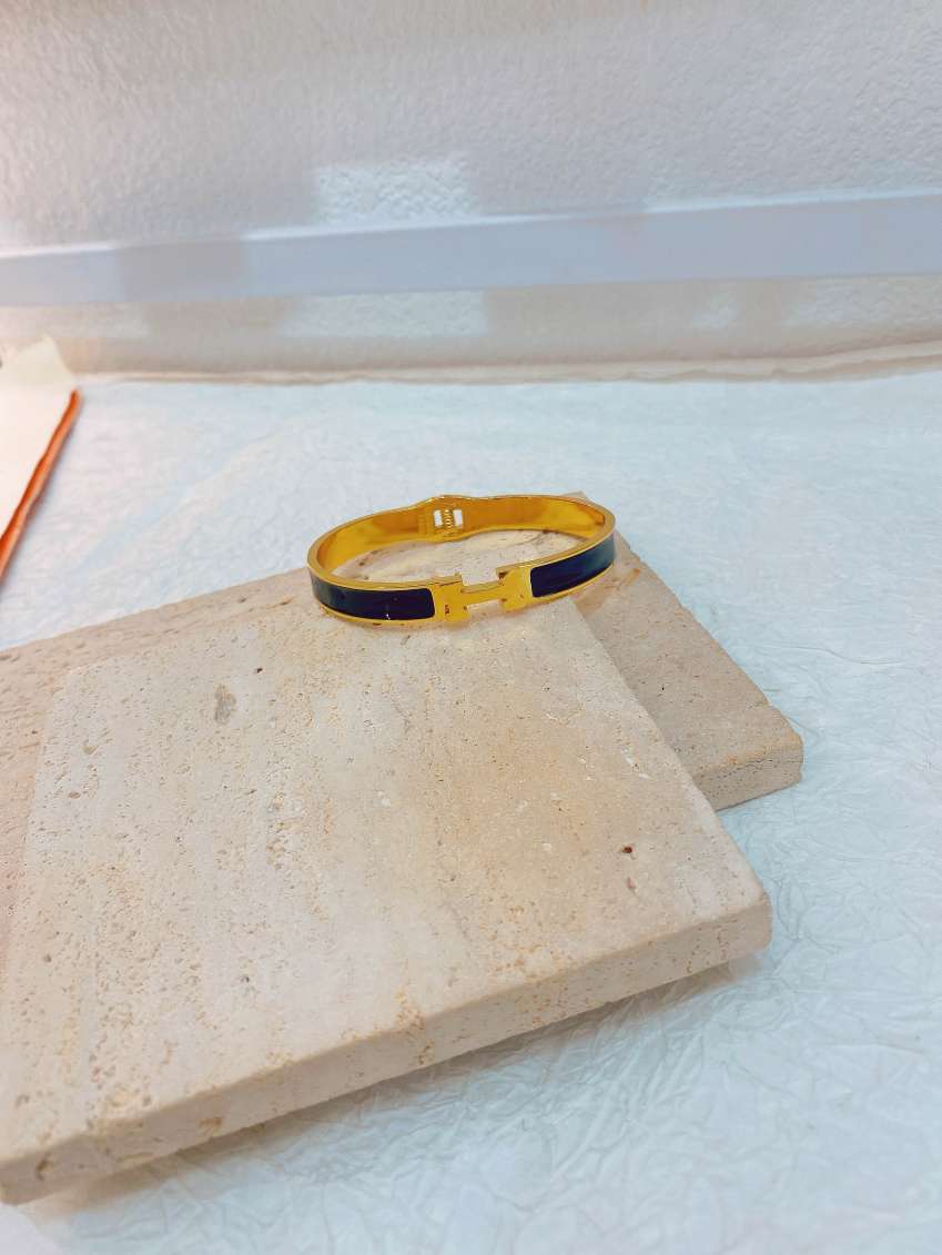 手镯亚克力手镯 时尚饰品手饰 多款材质简约设计白底实物图