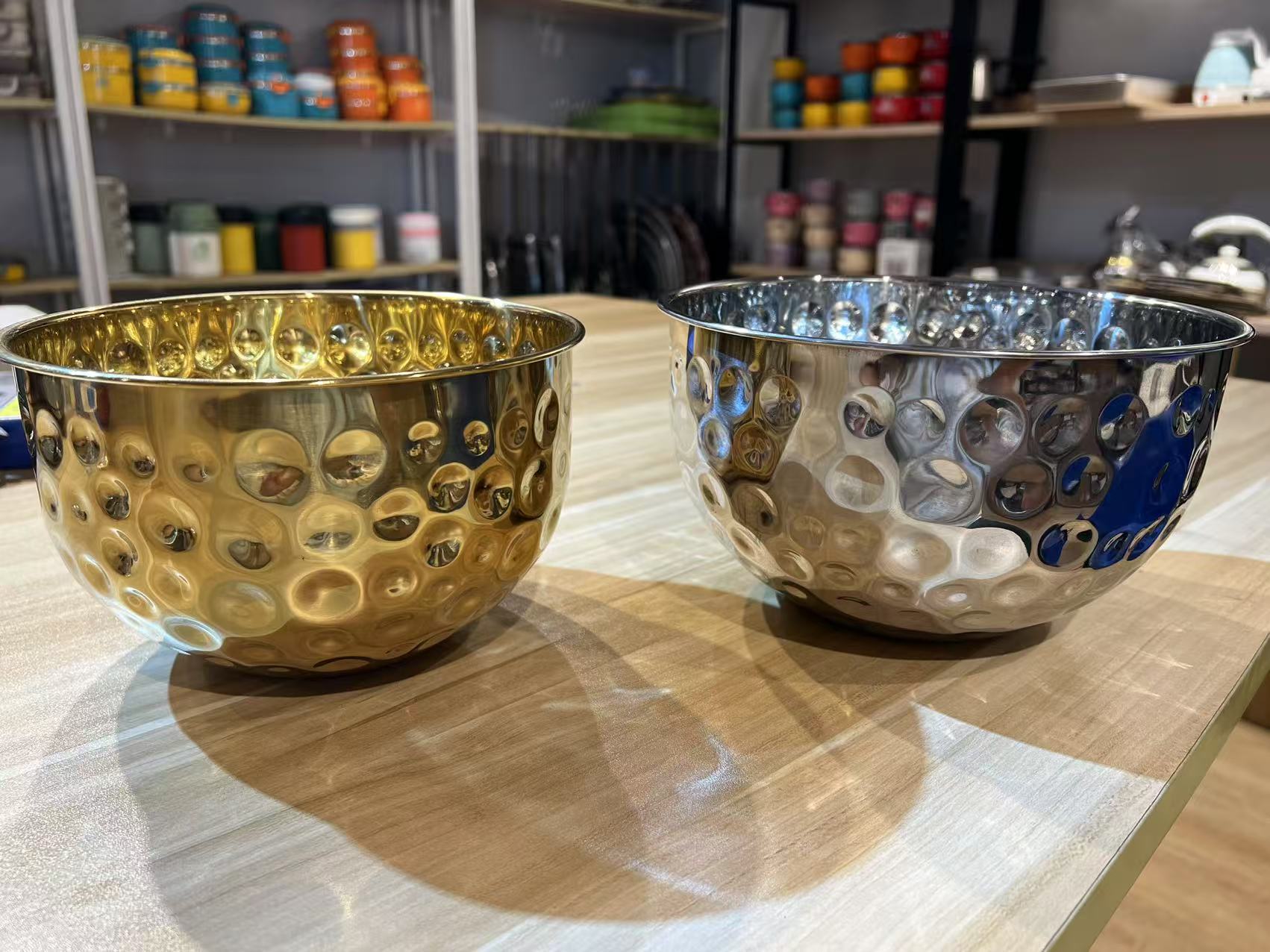 Seven-piece Stainless Steel Golden Hammered Salad Bowl Set (16-28CM)