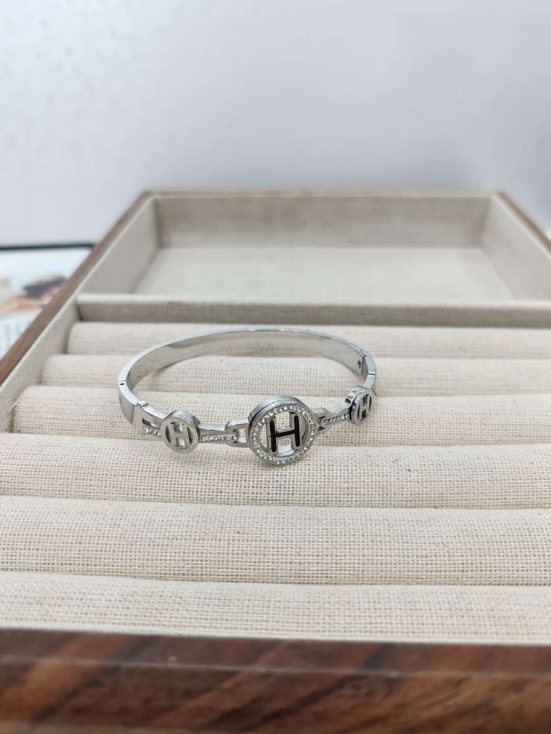 手镯亚克力手镯 时尚饰品手饰 多款材质简约设计