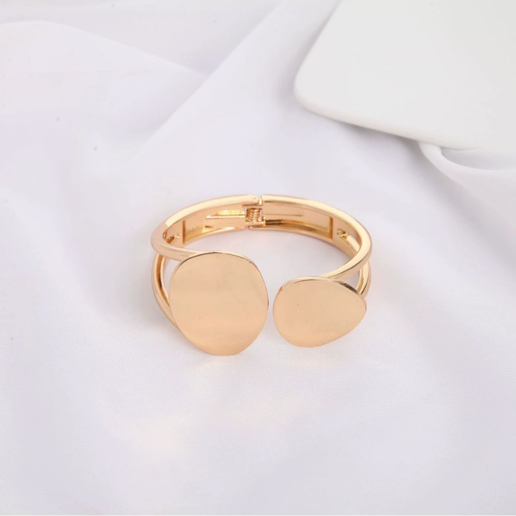 New best-selling bracelets in European and American style with super value discounts are now available. Genuine products guaranteed to be fashionable and trendy details Picture