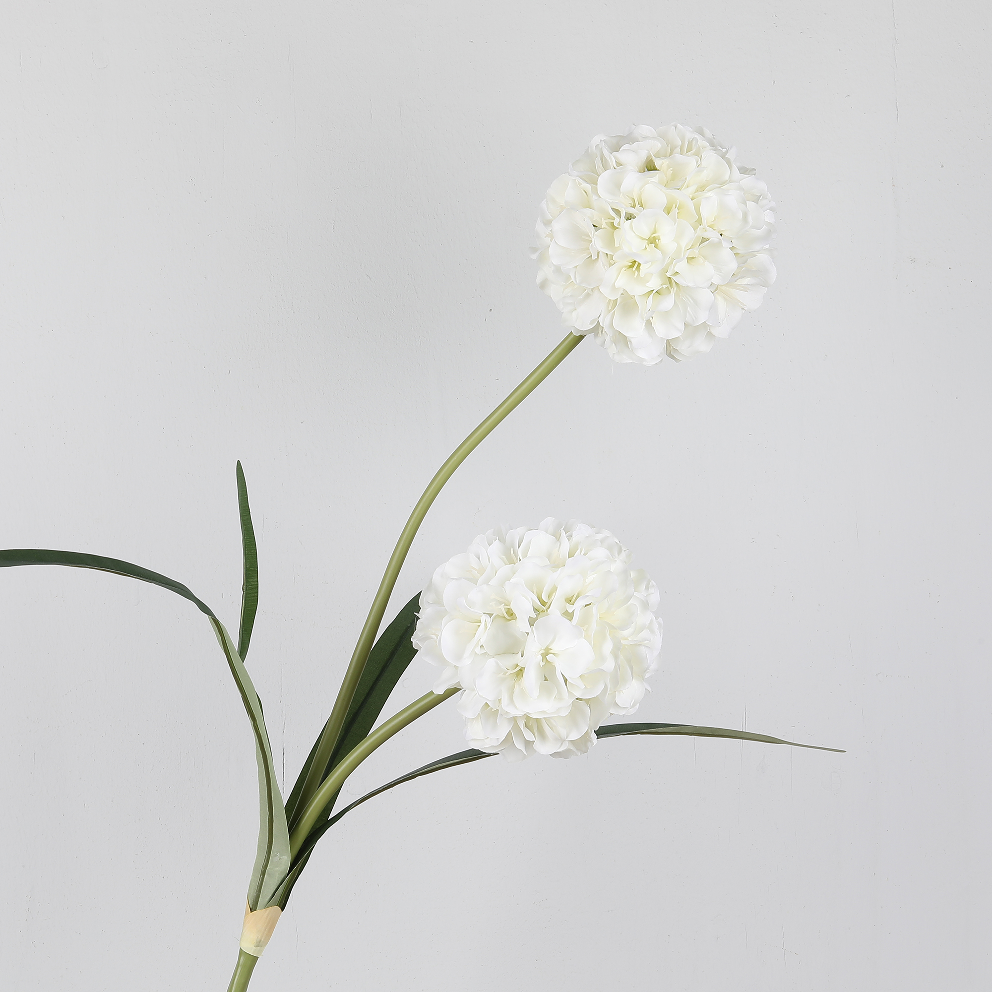 Simulated 2-head snowball flowers, simulated hydrangeas, scallion balls, artificial flowers, silk flowers, home and wedding decoration, artificial flowers wholesale, green plants, simulated flowers Specification image