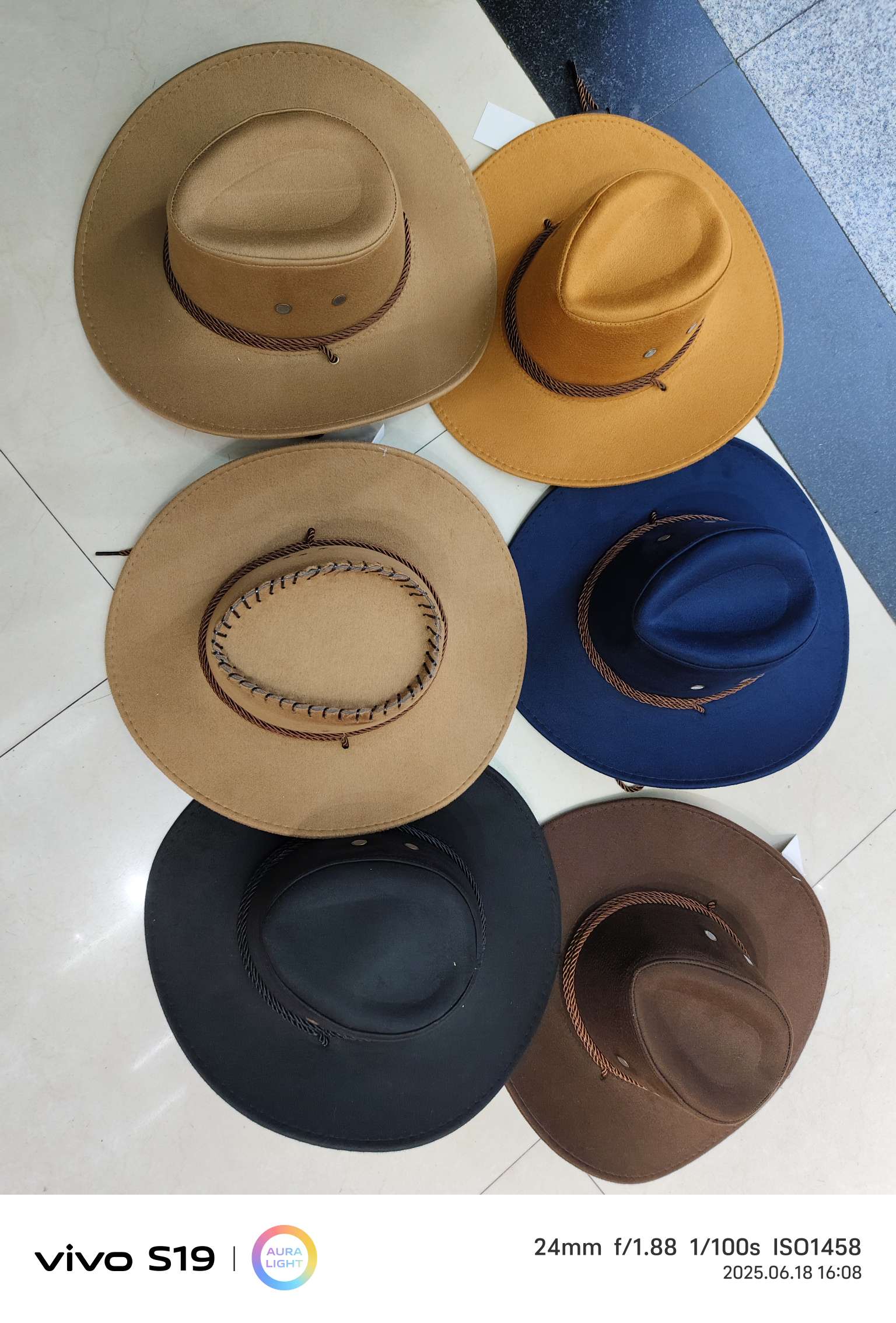 新款热销成人款单面麂皮绒牛仔帽，双绳、两侧双扣装饰，狂欢节，万圣节节庆用品创意布置装饰，多色可选