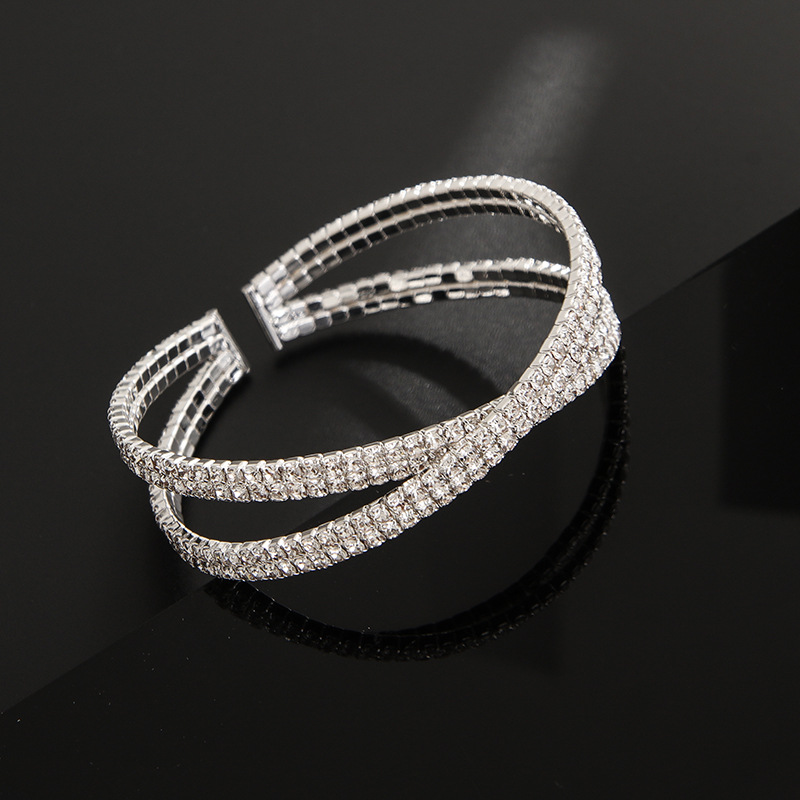 义乌金辉饰品厂，流行饰品，水钻2MM，S6手链，一排手链单排细手链，专业厂家，1000多个颜色可选现货，欢迎来店.