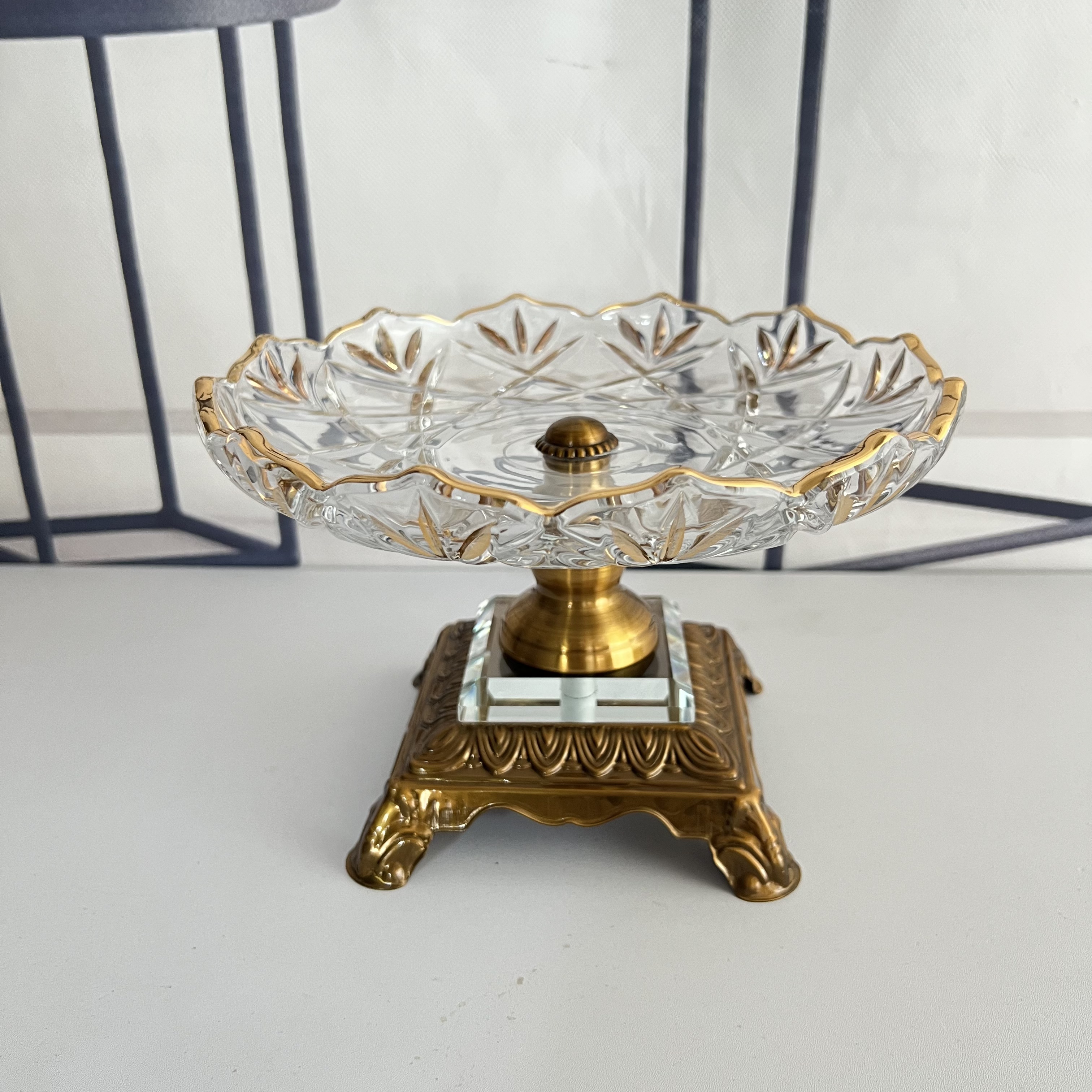 Decorative fruit plates, rattan woven fruit baskets, resin accessories, irregular plates, creative home ornaments, convenient monitoring warning signs, dessert tables, gold-edge glass fruit plates, incense burners, aroma diffusers, European retro fruit plates Item Picture