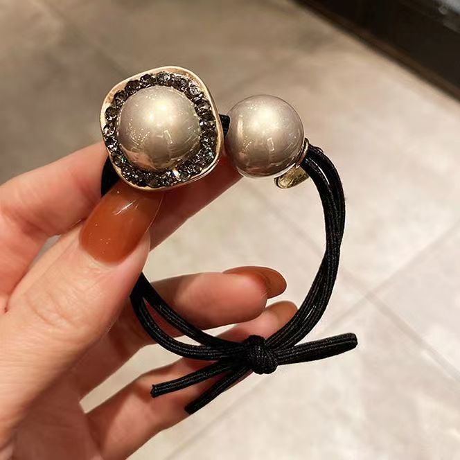 The new minimalist ins water diamond hair tie from Dongdaemun Pearl in South Korea is the same as the high-end bun hair tie that has become a hit. It is exquisite detail image 9
