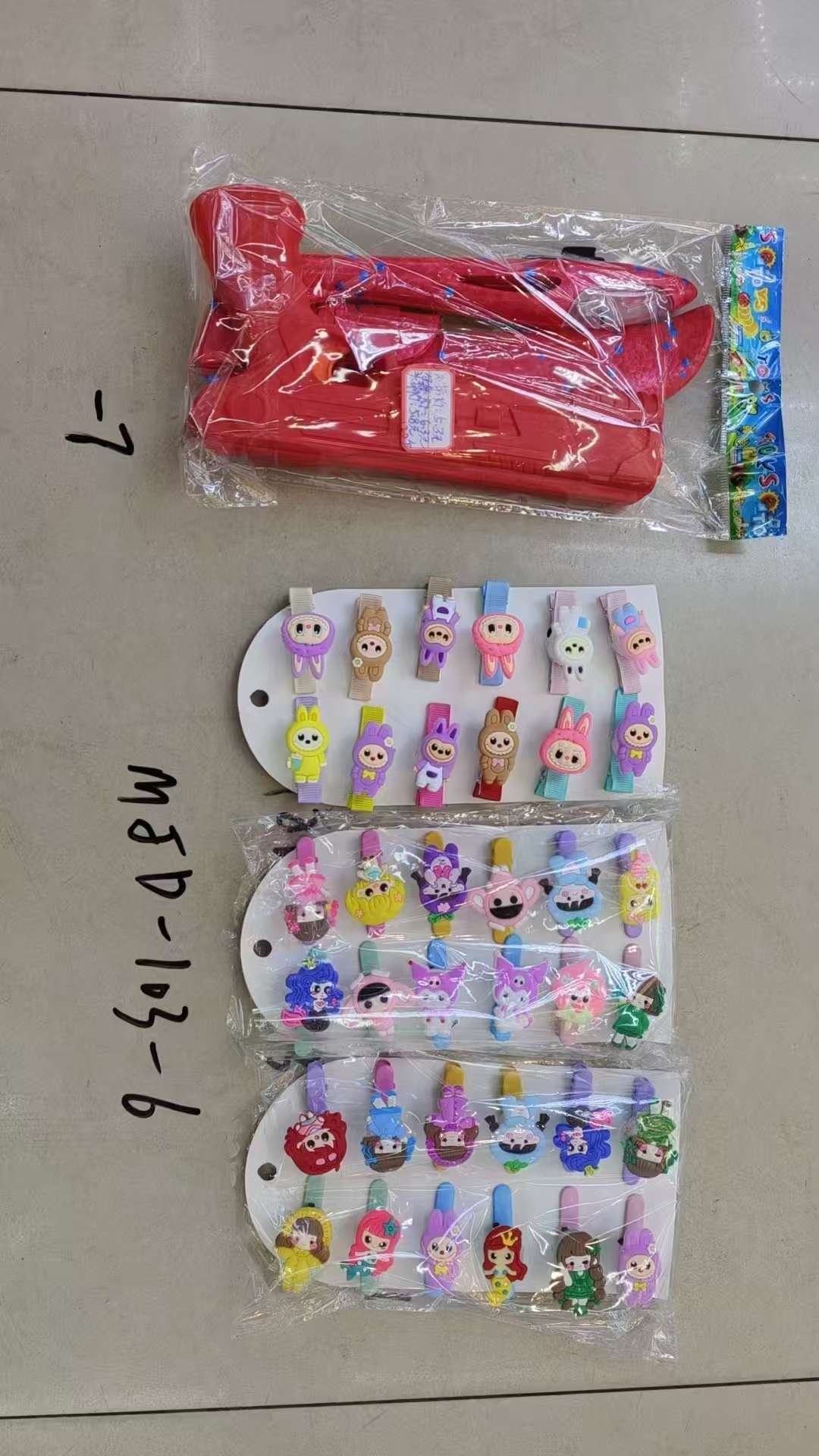 儿童发光发夹，图案多，有圣诞，万圣节，花朵，蝴蝶，卡通，海洋，发夹5色，可以混色，混款。