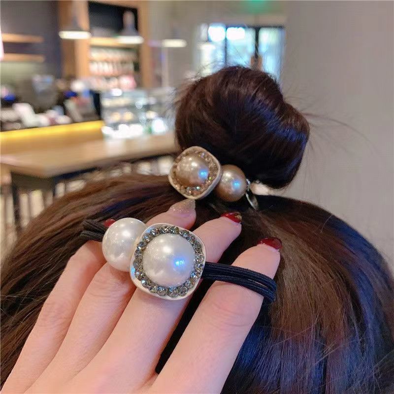 The new minimalist ins water diamond hair tie from Dongdaemun Pearl in South Korea is the same as the high-end bun hair tie that has become a hit. It is exquisite detail image 7