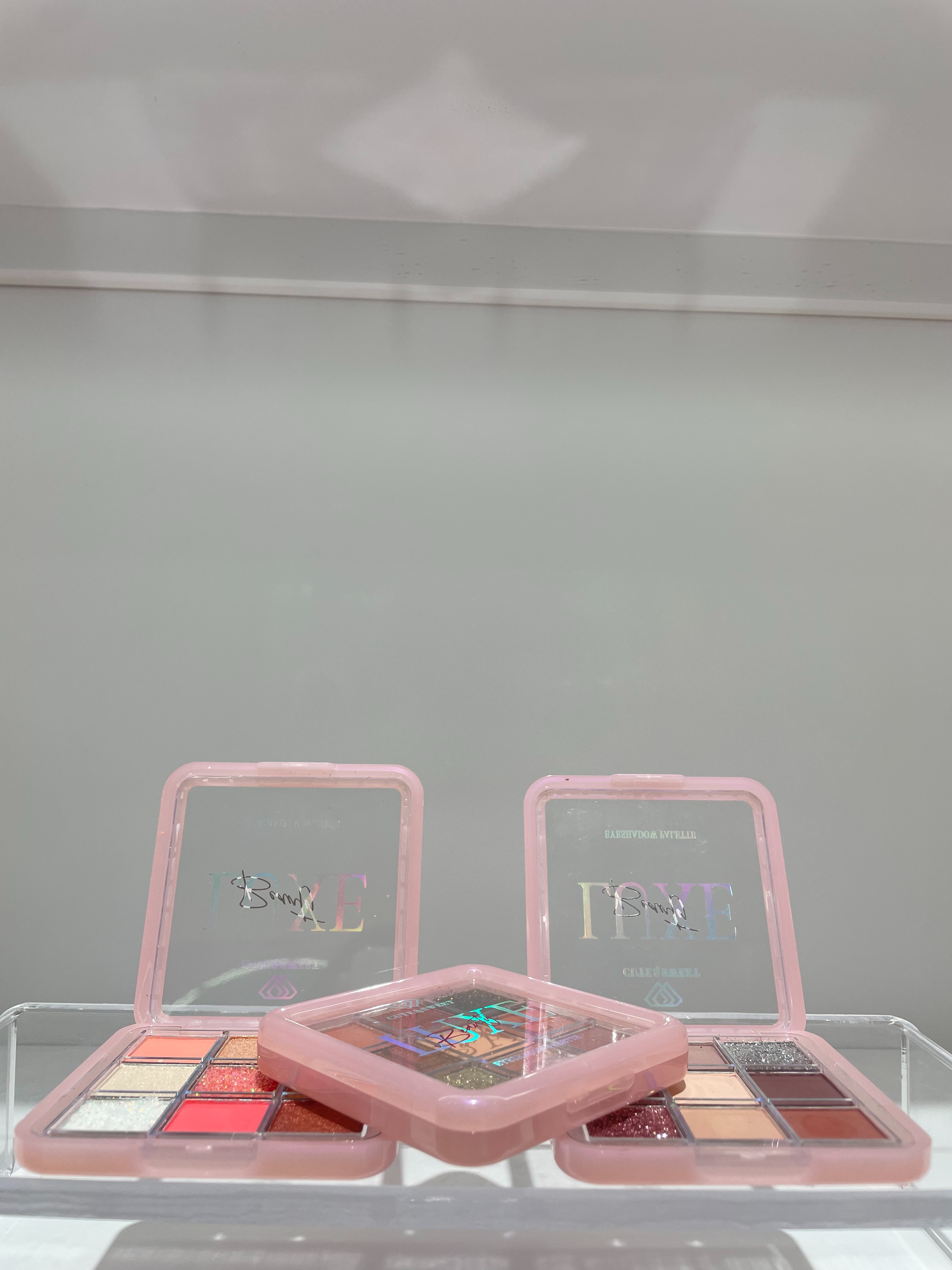 HSM factory store direct sales eyeshadow powder fine texture Eyeshadow cost performance is not the price, but the details, high-end feel and daily makeup effect Specification image