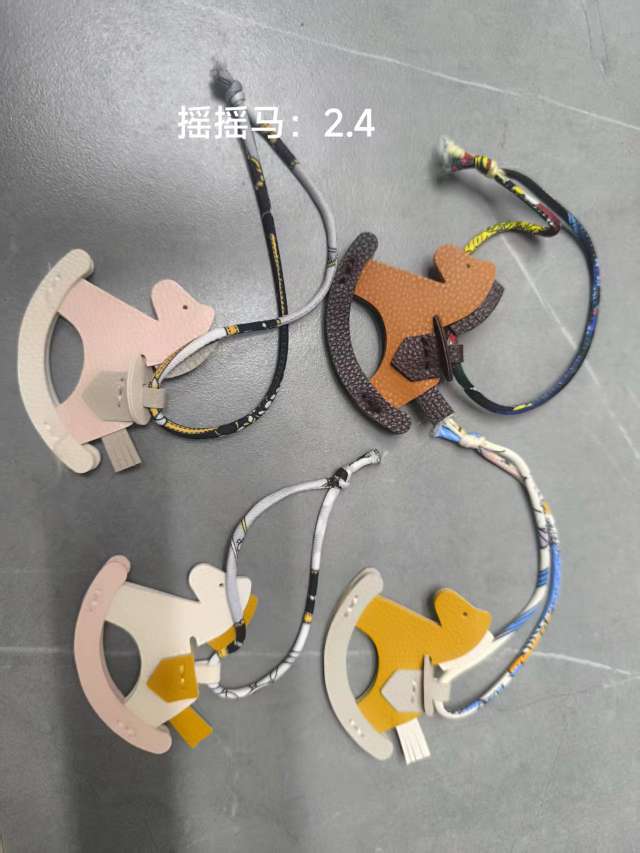 泡泡马特运动户外挎包挂包黑色束口袋防真丝蓝牙音响便携运动包黑色束口袋防真丝泡泡马特泡泡玛特蓝牙音响运动包详情图3