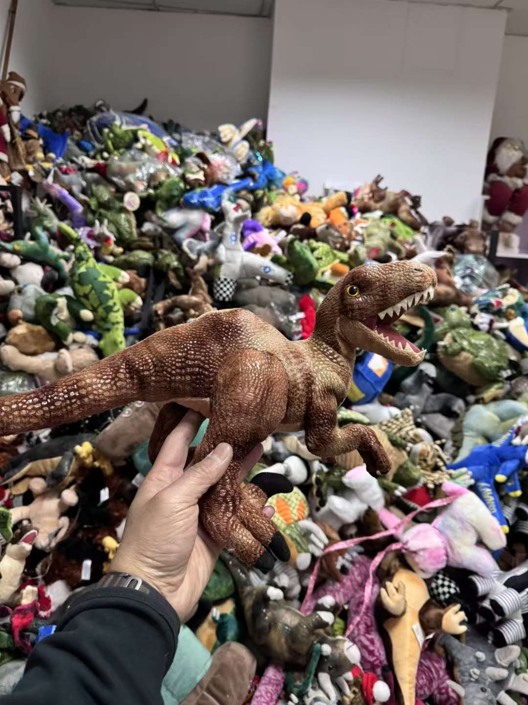 恐龙毛绒玩具抱枕拉布布娃娃毛绒玩具细节图