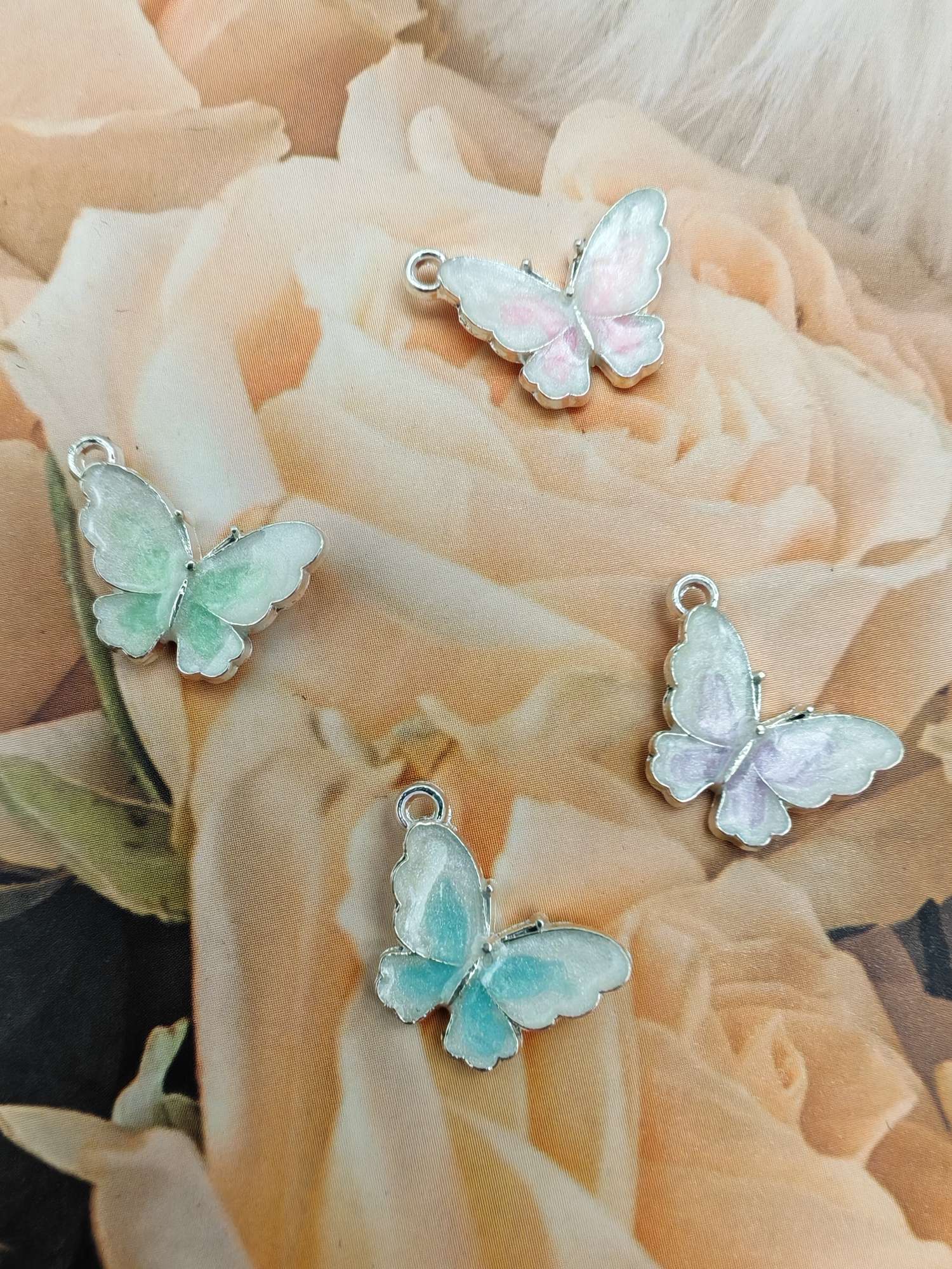 Wholesale and customization of jewelry accessories, copper alloy rods, acrylic conch aquamarine arc-shaped rings, and scented plastic bottles details Picture