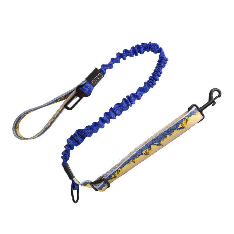 Amazon's best-selling car safety dog leash, car pet leash, explosion-proof impact tape, reflective printed rope Application Scenario