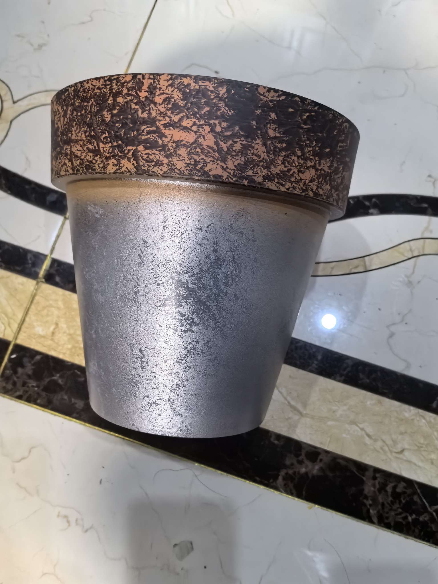 
定制喷漆亚咖边仿古银北欧风格简约塑料材质花盆产品图