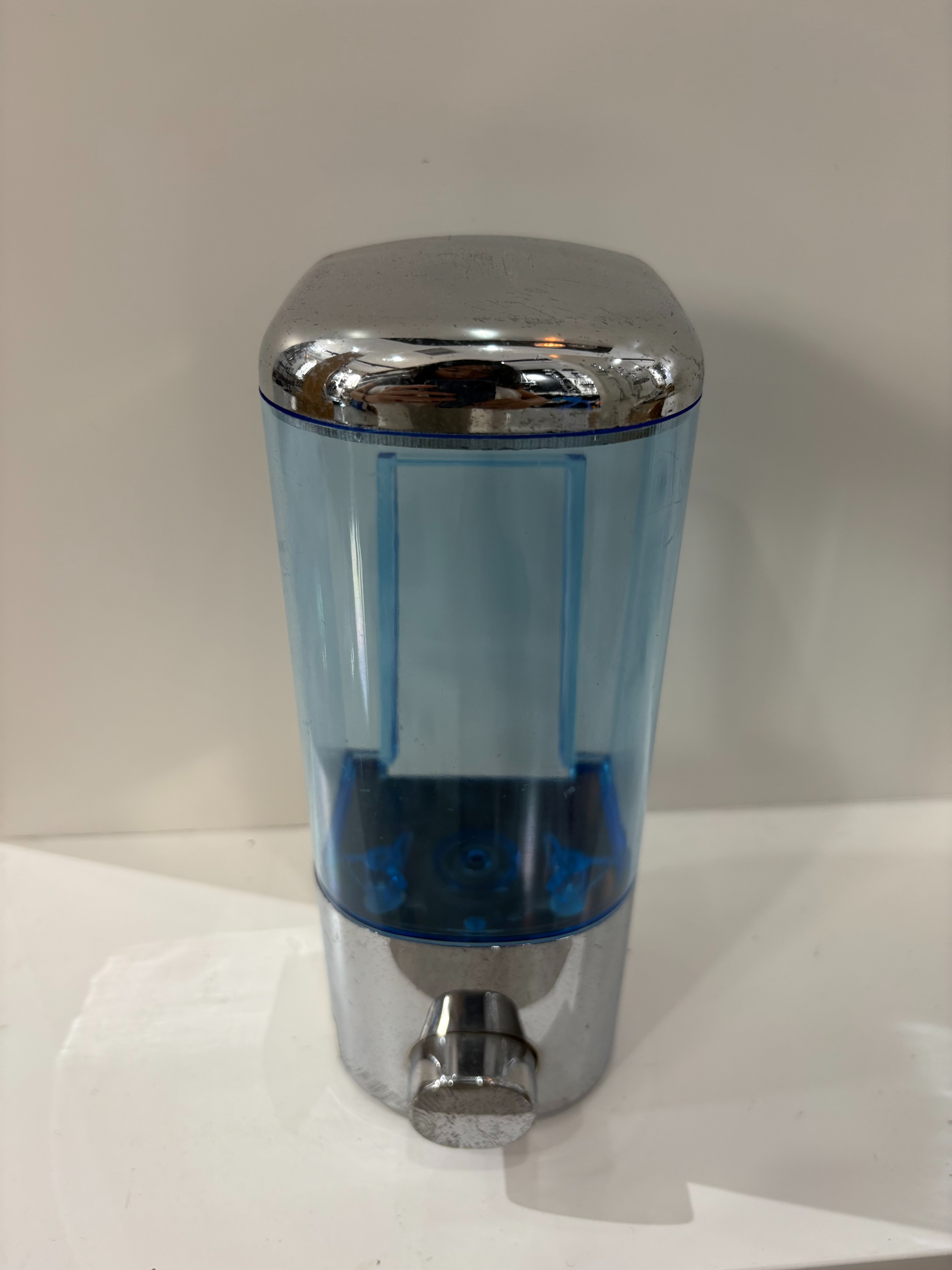 Non-punching wall-mounted shampoo, body wash, hand sanitizer, portioning bottles, hotel bathroom, home press soap dispenser