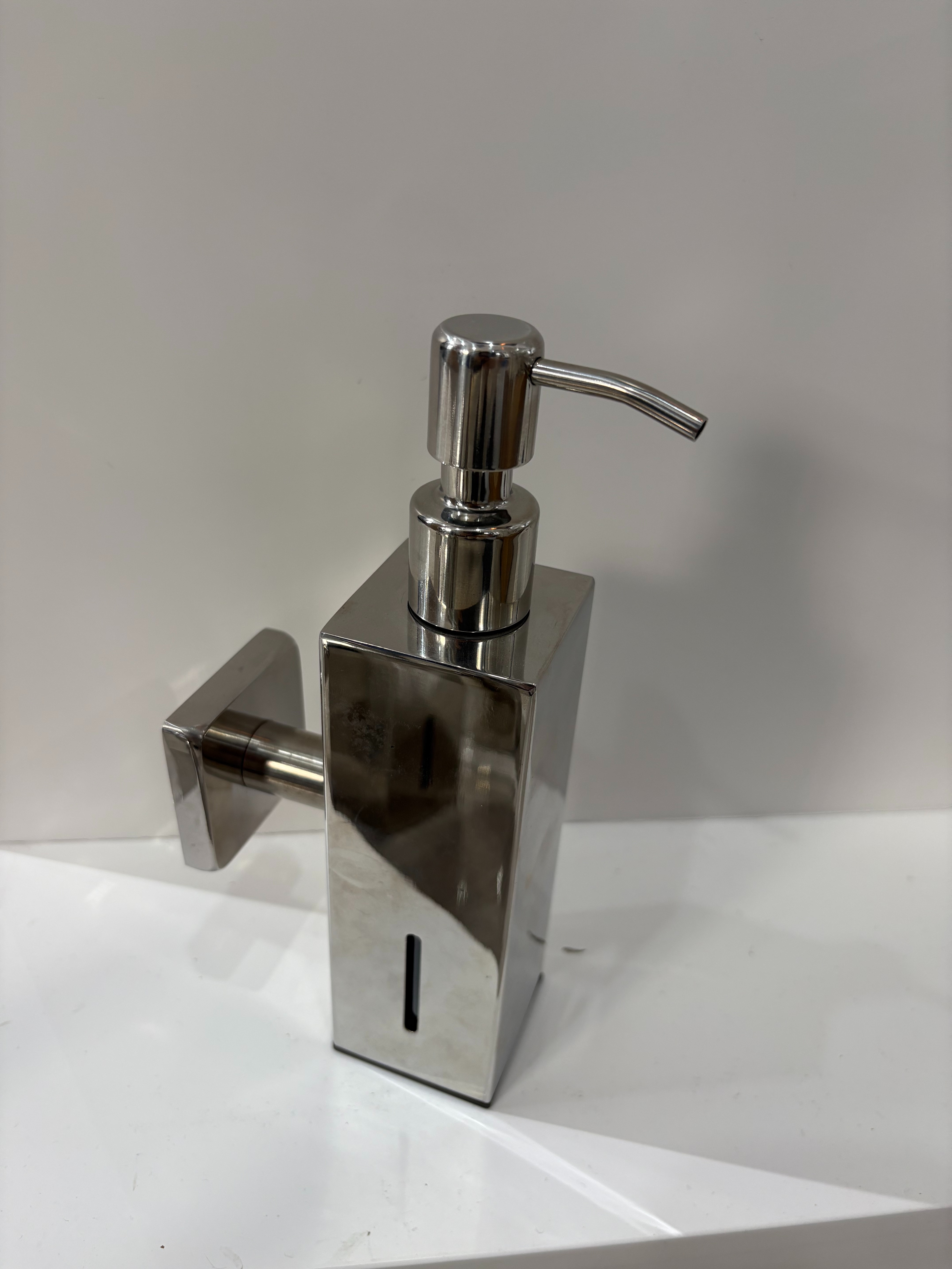 Hotel shampoo, body wash, bottle filling, press lotion, squeeze hand sanitizer, manual stainless steel sink soap dispenser Specification image