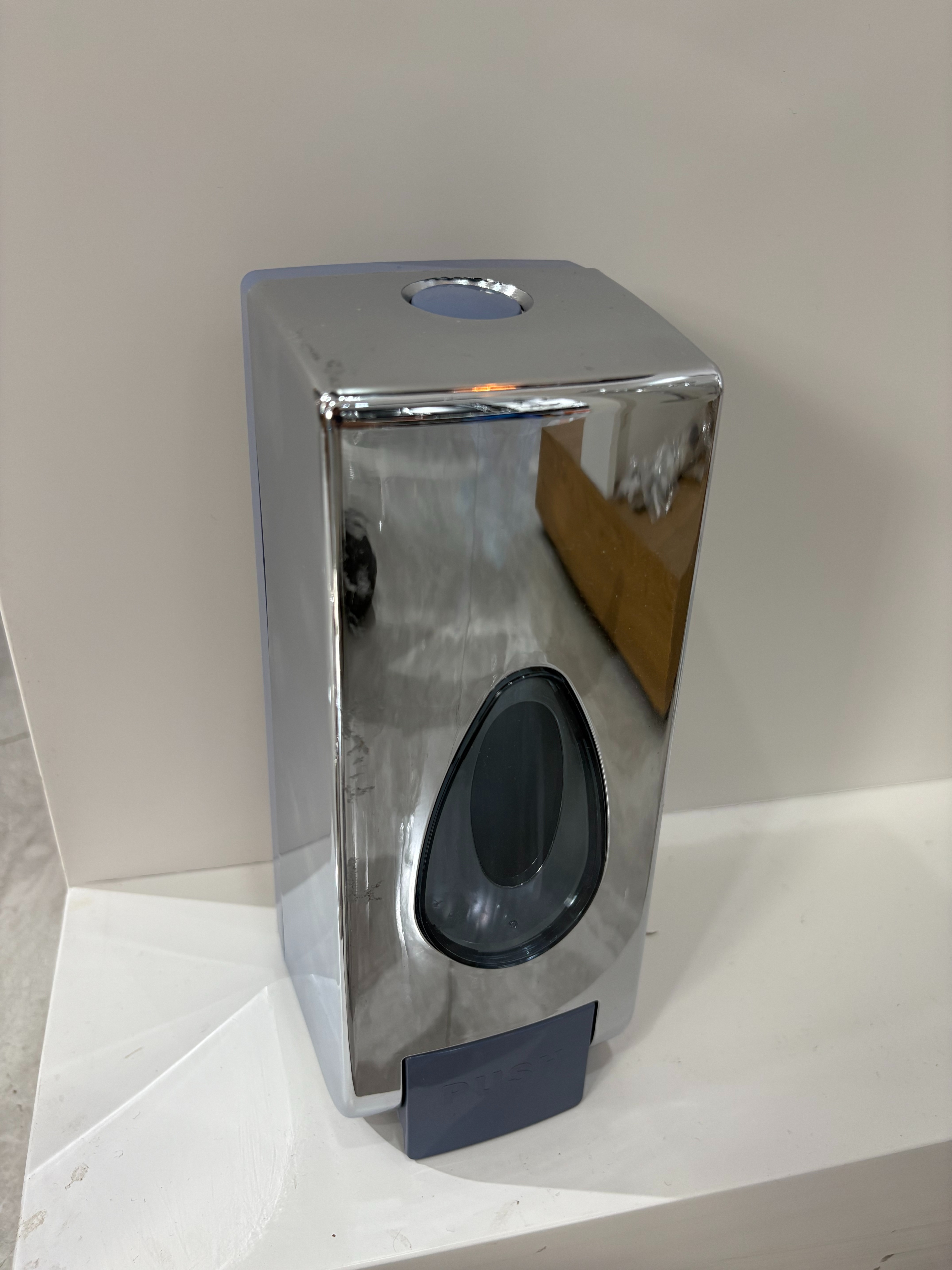 Wall-mounted plastic manual soap dispenser without punching holes in the bathroom, hotel bathroom press hand sanitizer dispensing bottles